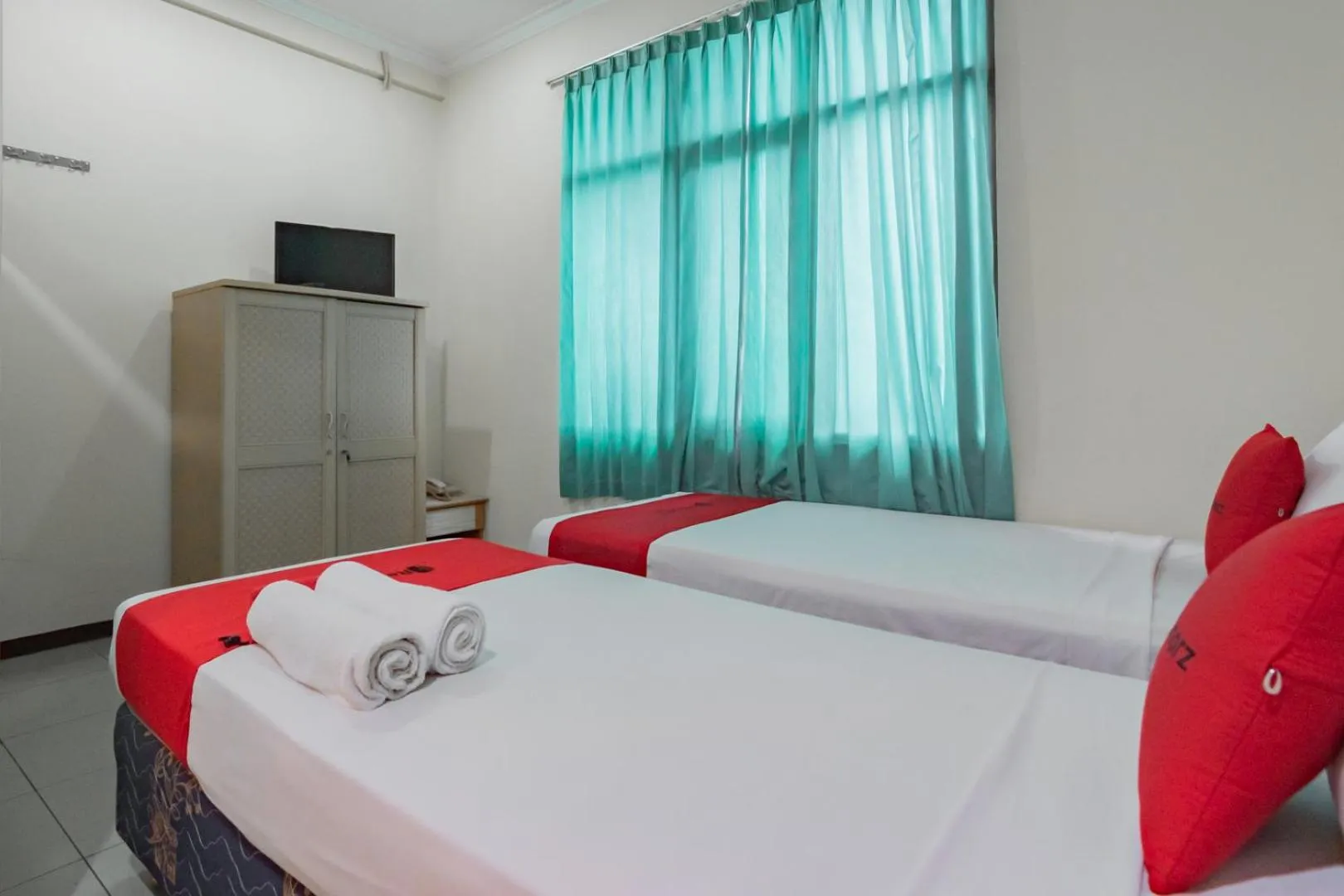 Bedroom, Bed in RedDoorz @ Achino Hotel Bandung