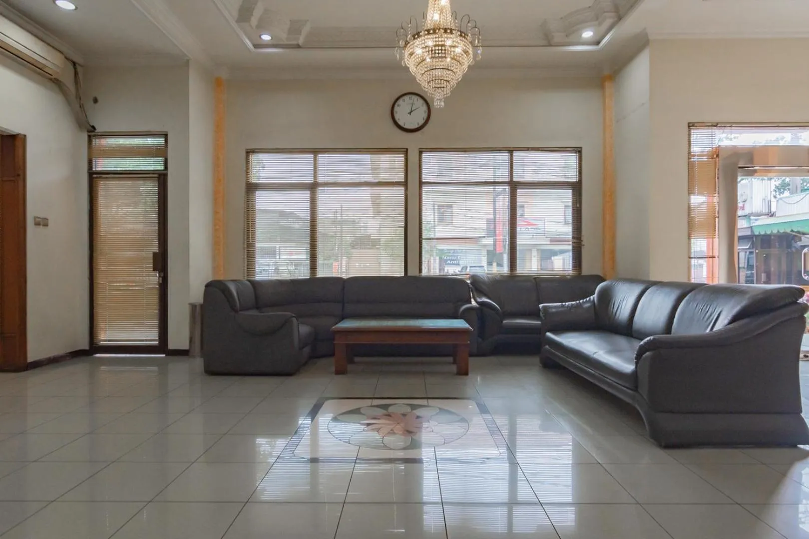 Seating area in RedDoorz @ Achino Hotel Bandung