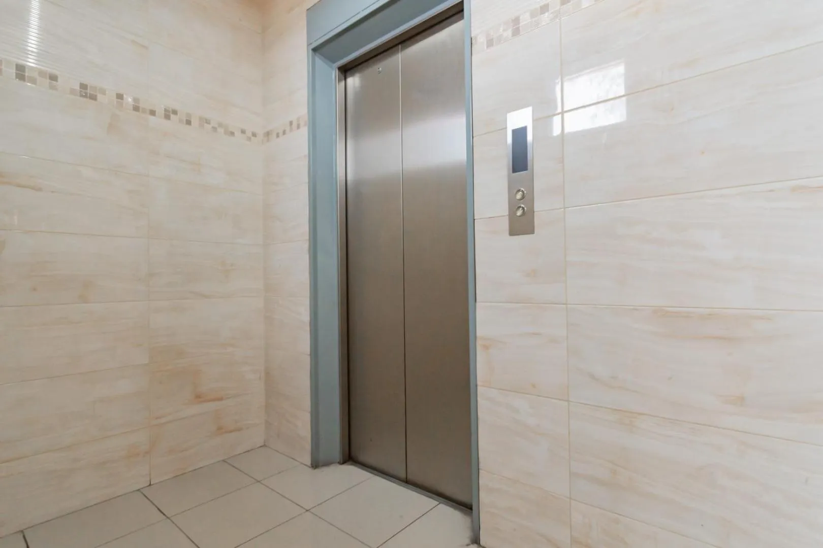 elevator in RedDoorz @ Achino Hotel Bandung