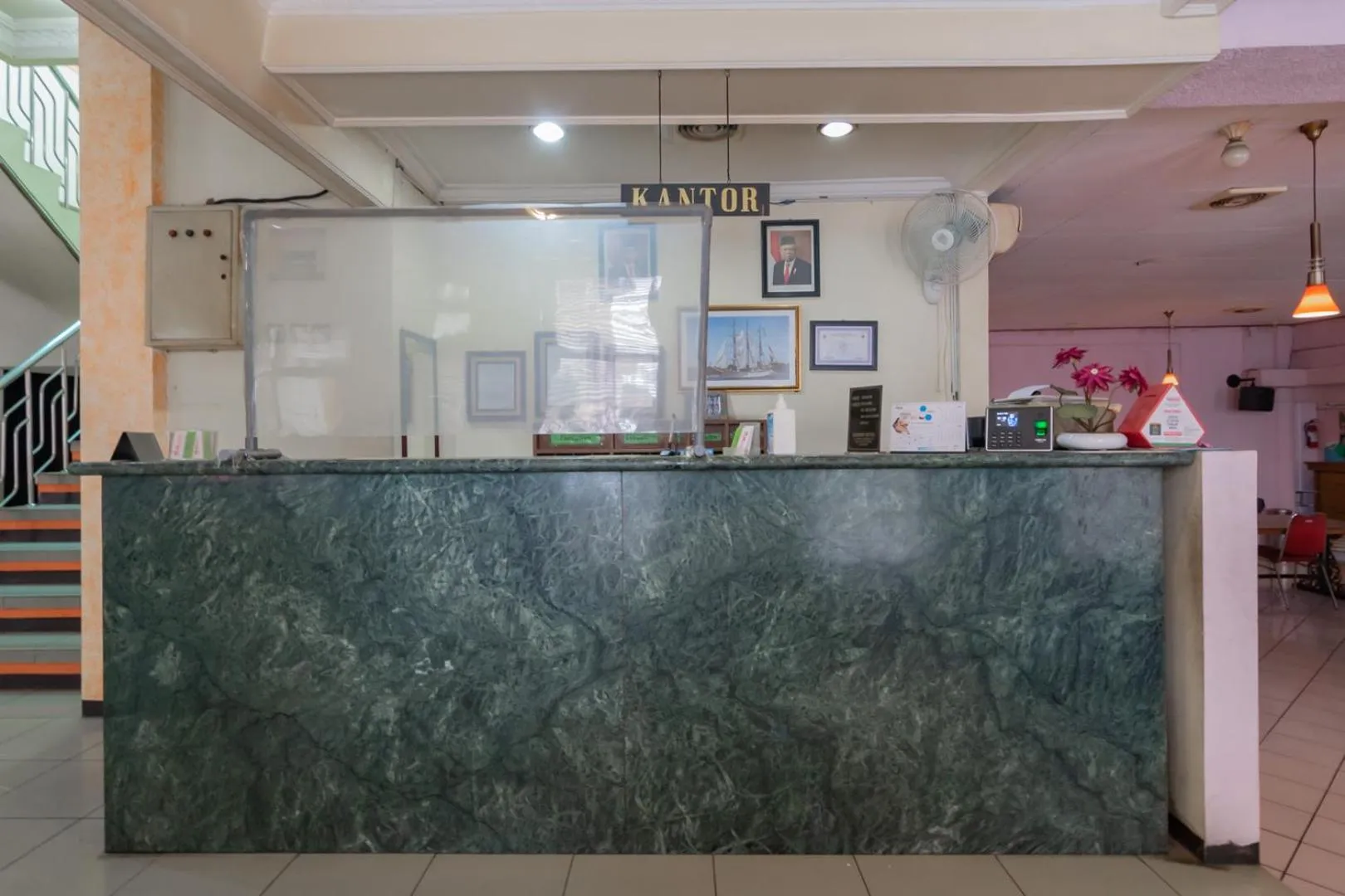 Lobby or reception in RedDoorz @ Achino Hotel Bandung