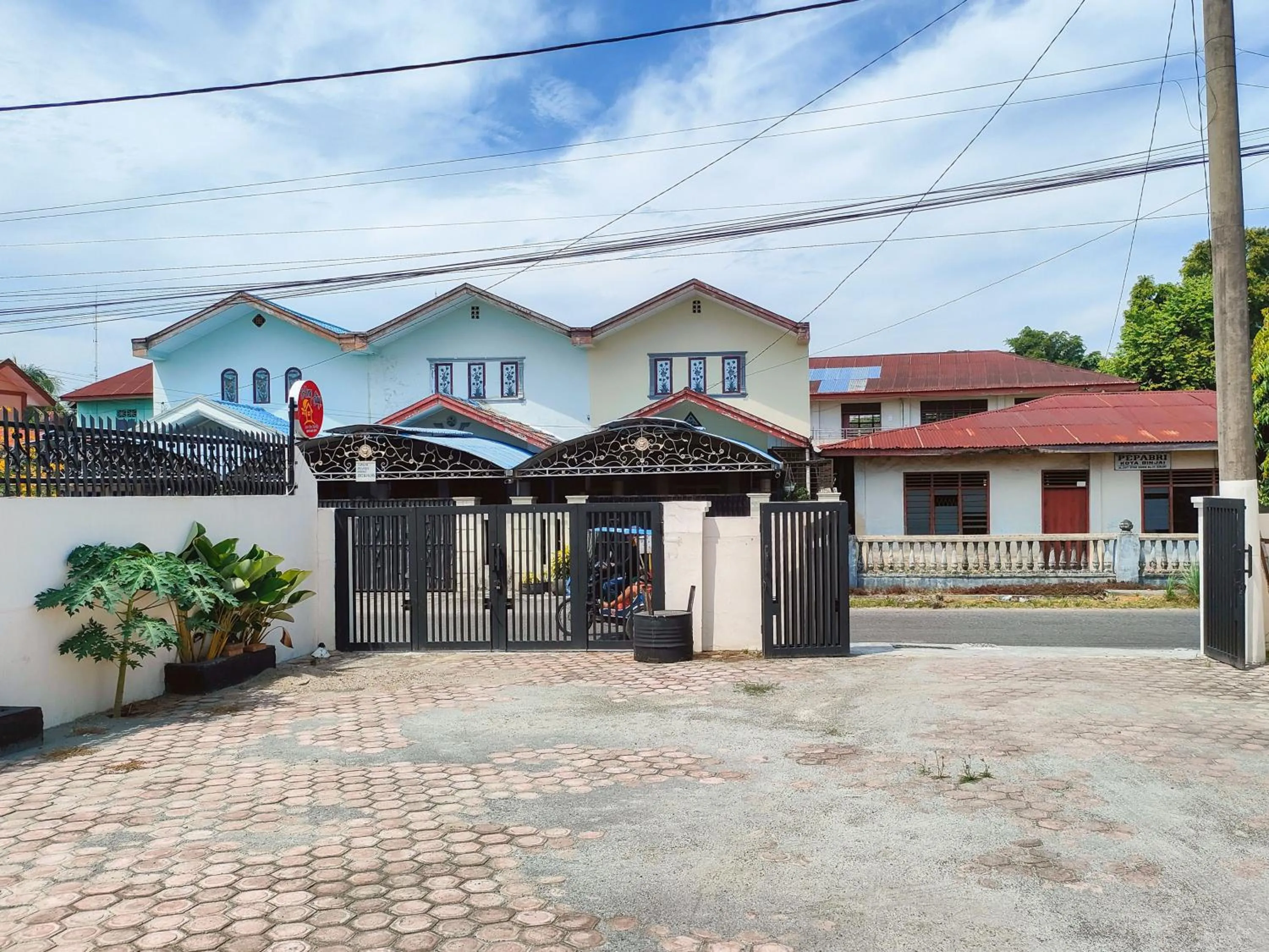 Property building in New Era Family Homestay Binjai Mitra RedDoorz