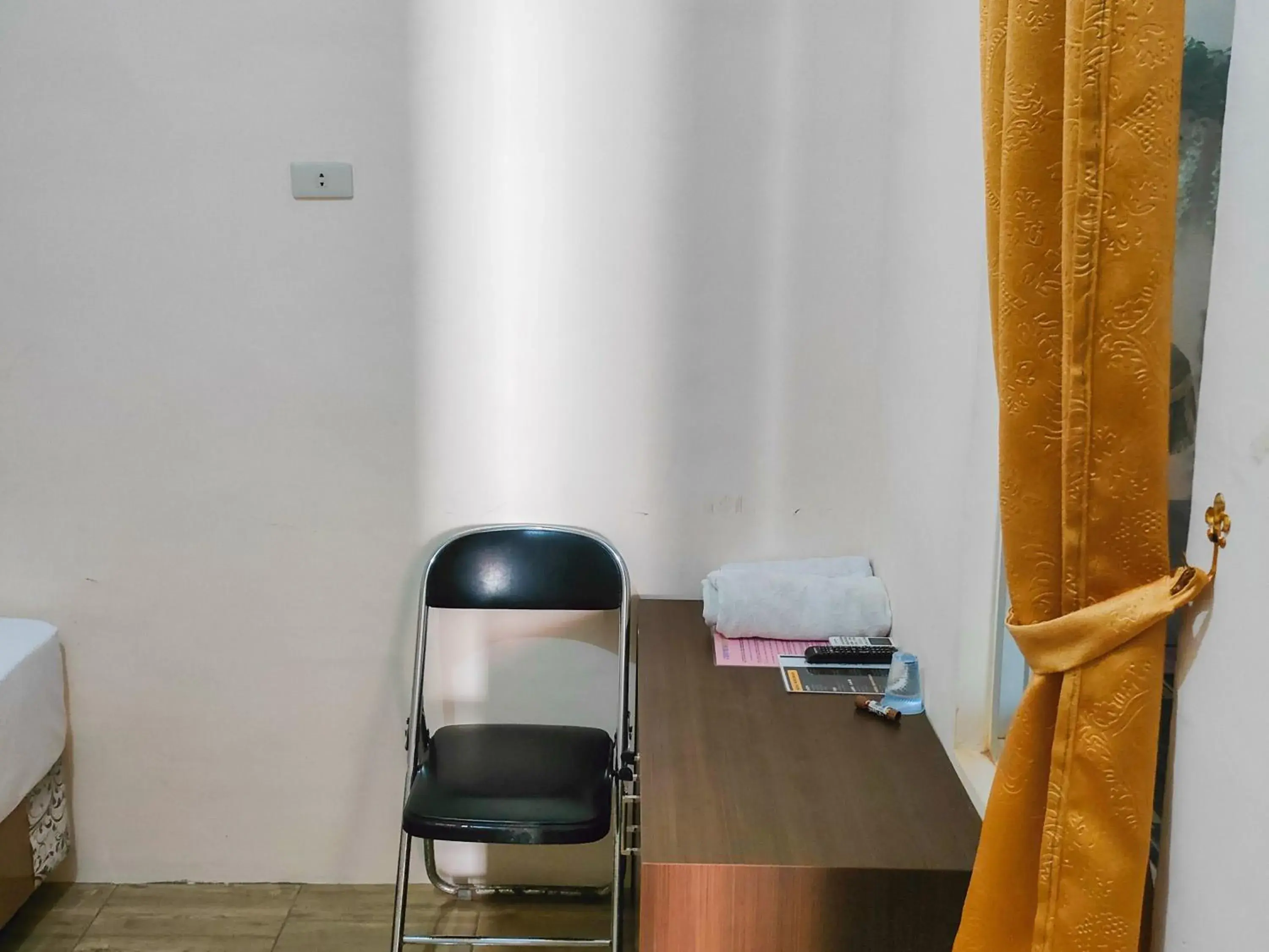 Bedroom in New Era Family Homestay Binjai Mitra RedDoorz Bedroom in New Era Family Homestay Binjai Mitra RedDoorz