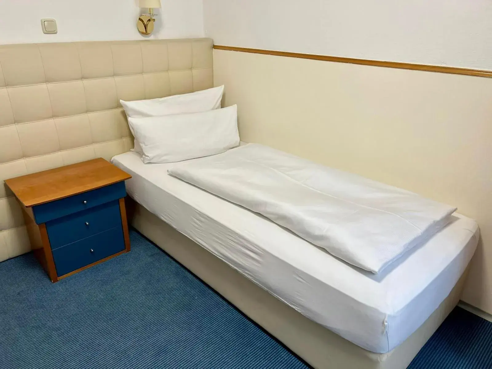 Photo of the whole room, Bed in Hotel am Bayrischen Platz Photo of the whole room, Bed in Hotel am Bayrischen Platz