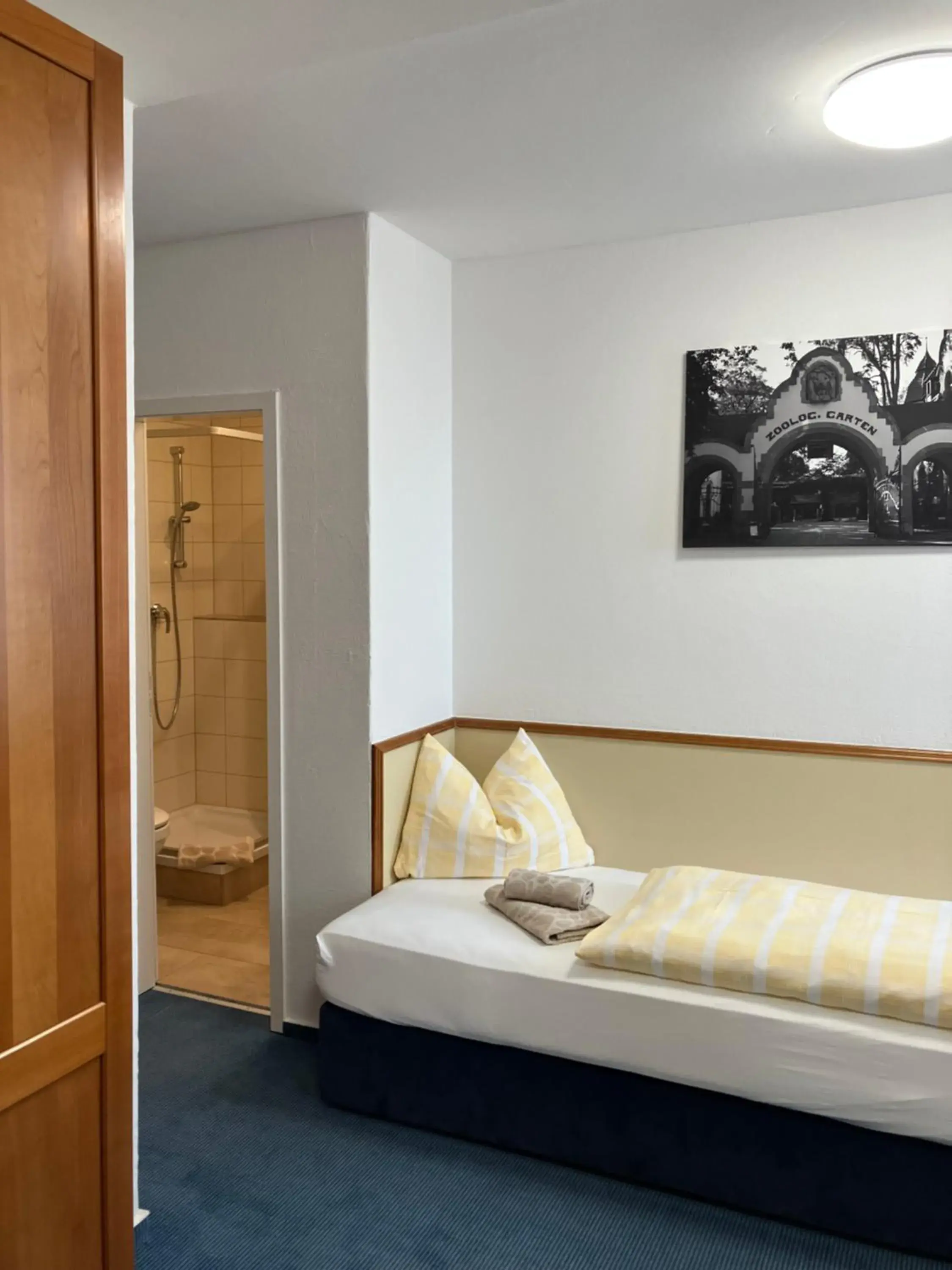 Bed in Hotel am Bayrischen Platz Bed in Hotel am Bayrischen Platz