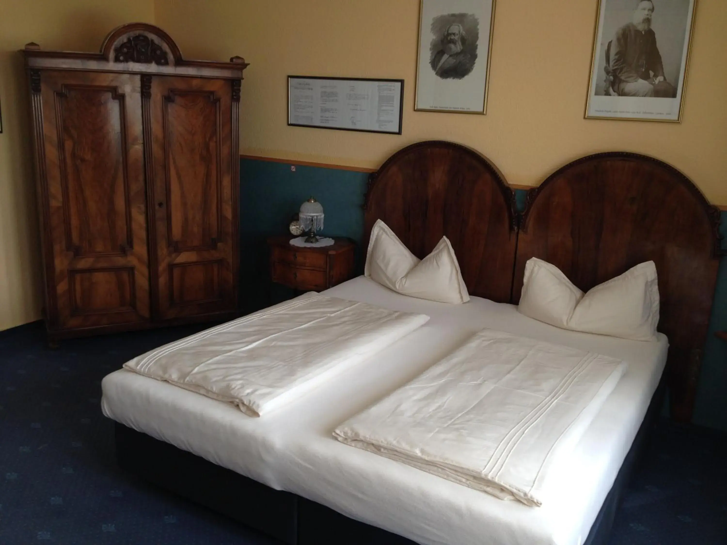 Bed in Hotel am Bayrischen Platz Bed in Hotel am Bayrischen Platz