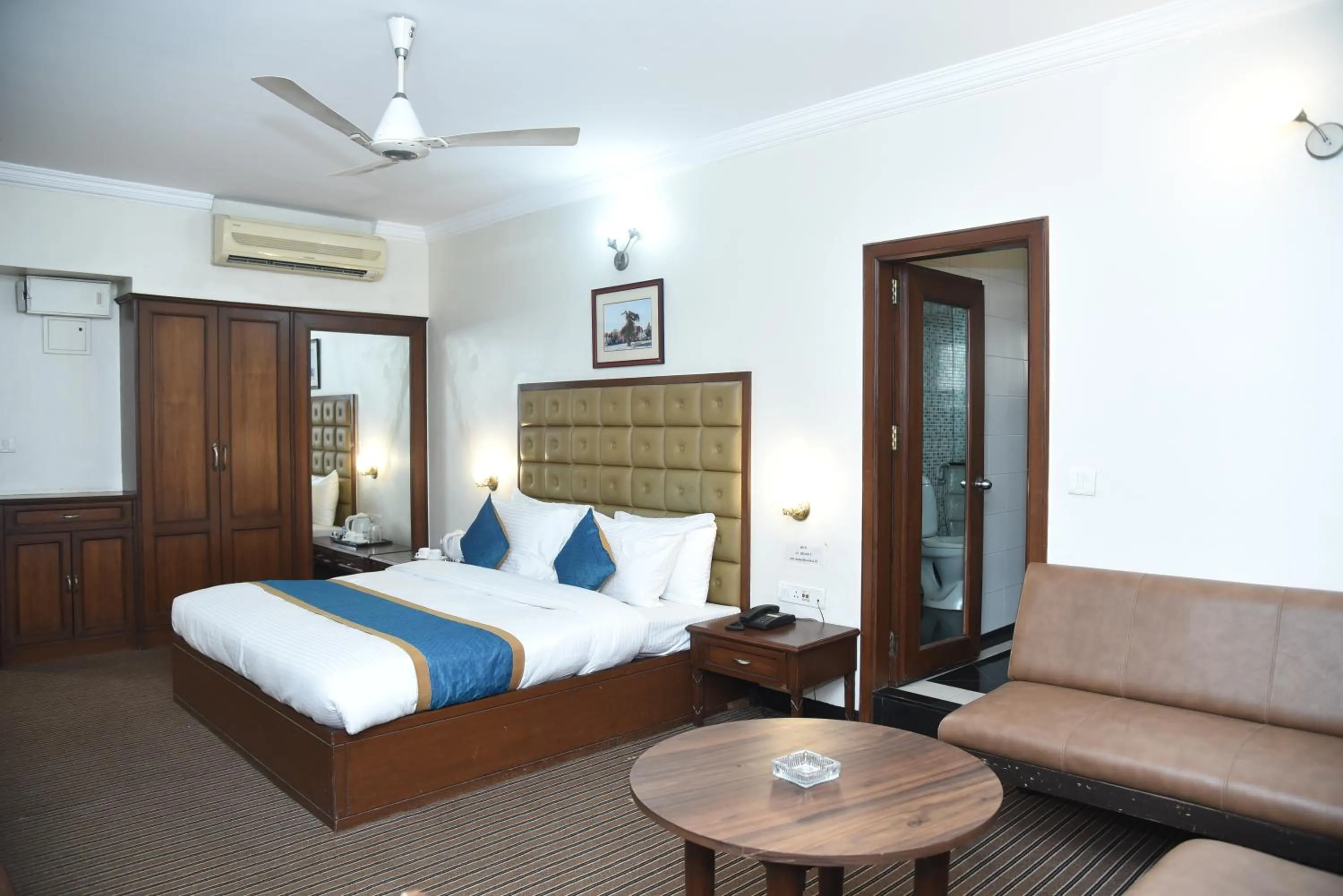 Bedroom, Bed in BelAir Suites Pune