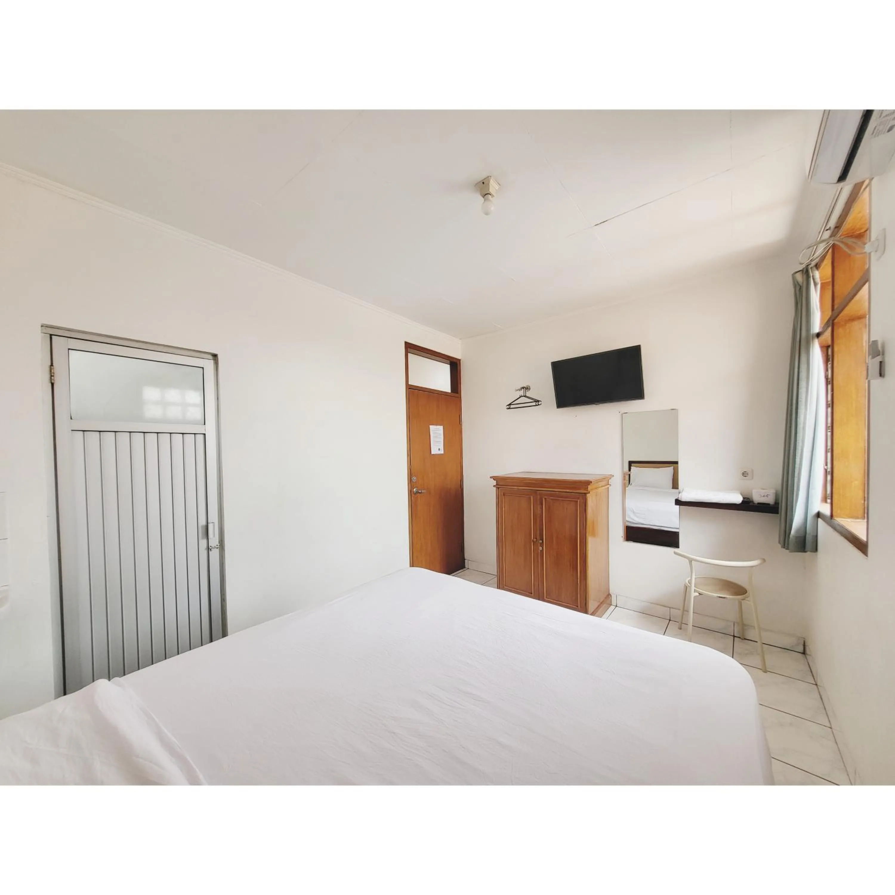 Photo of the whole room, Bed in Bakung Residence