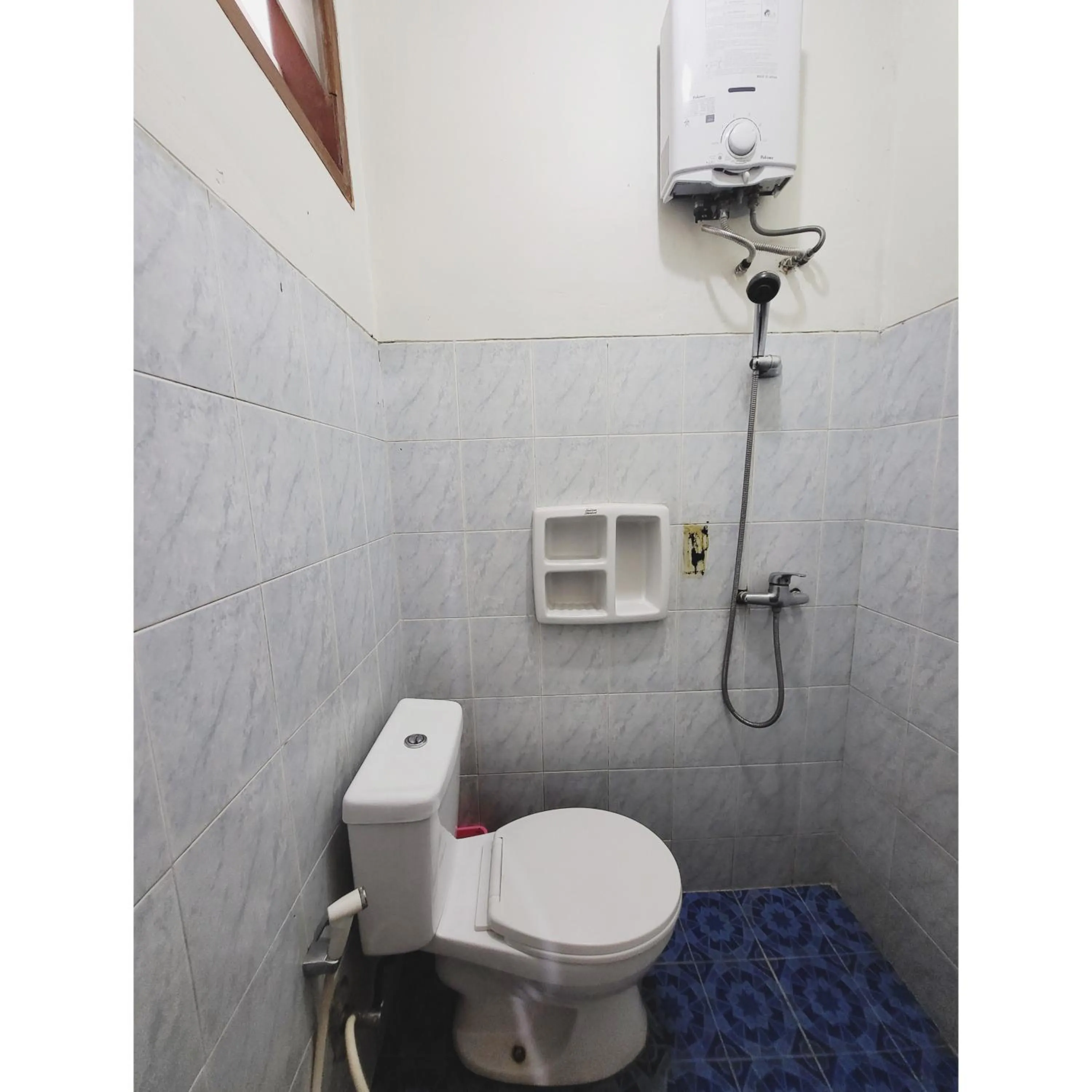 Shower in Bakung Residence