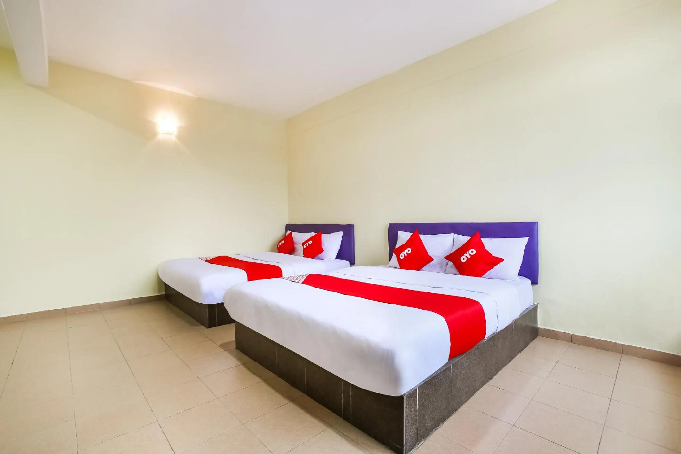 Bed in Happy Inn Hotel