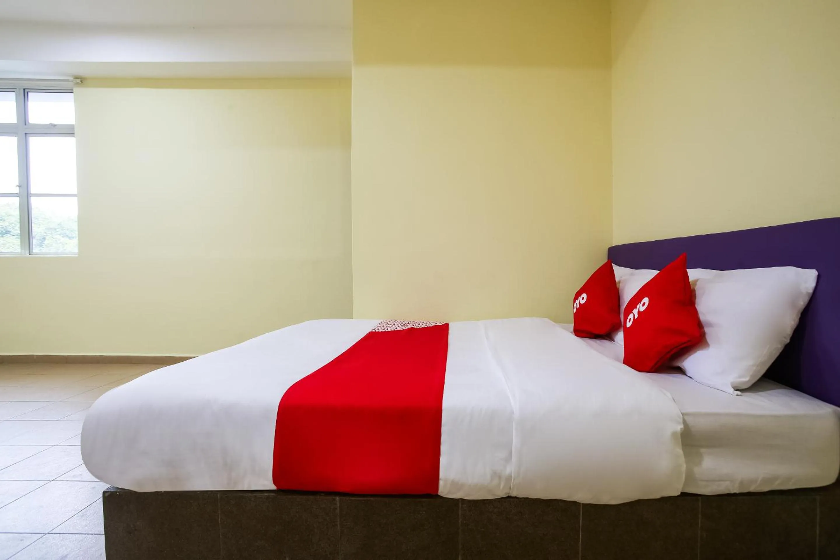 Bed in Happy Inn Hotel