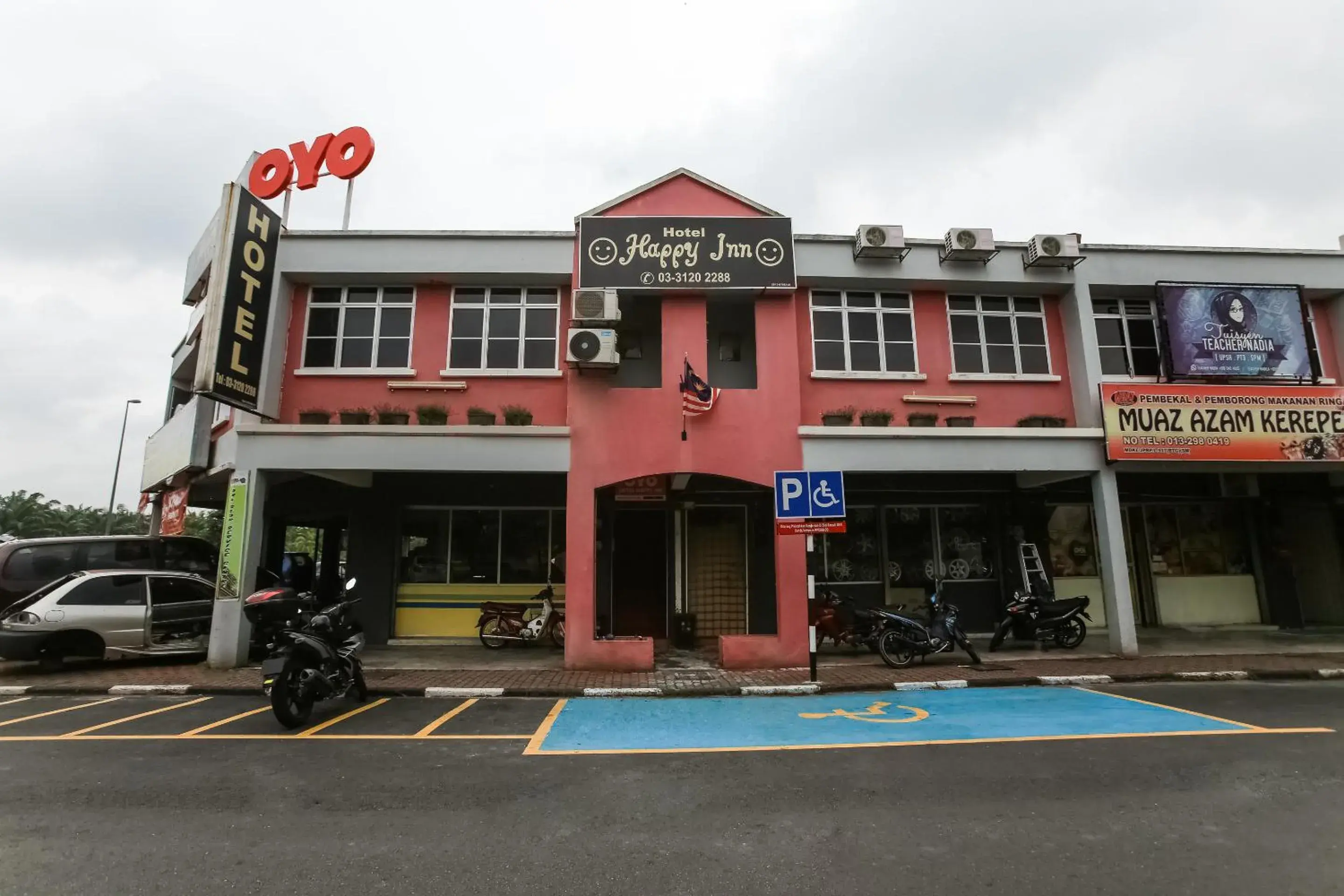 Property Building in Happy Inn Hotel