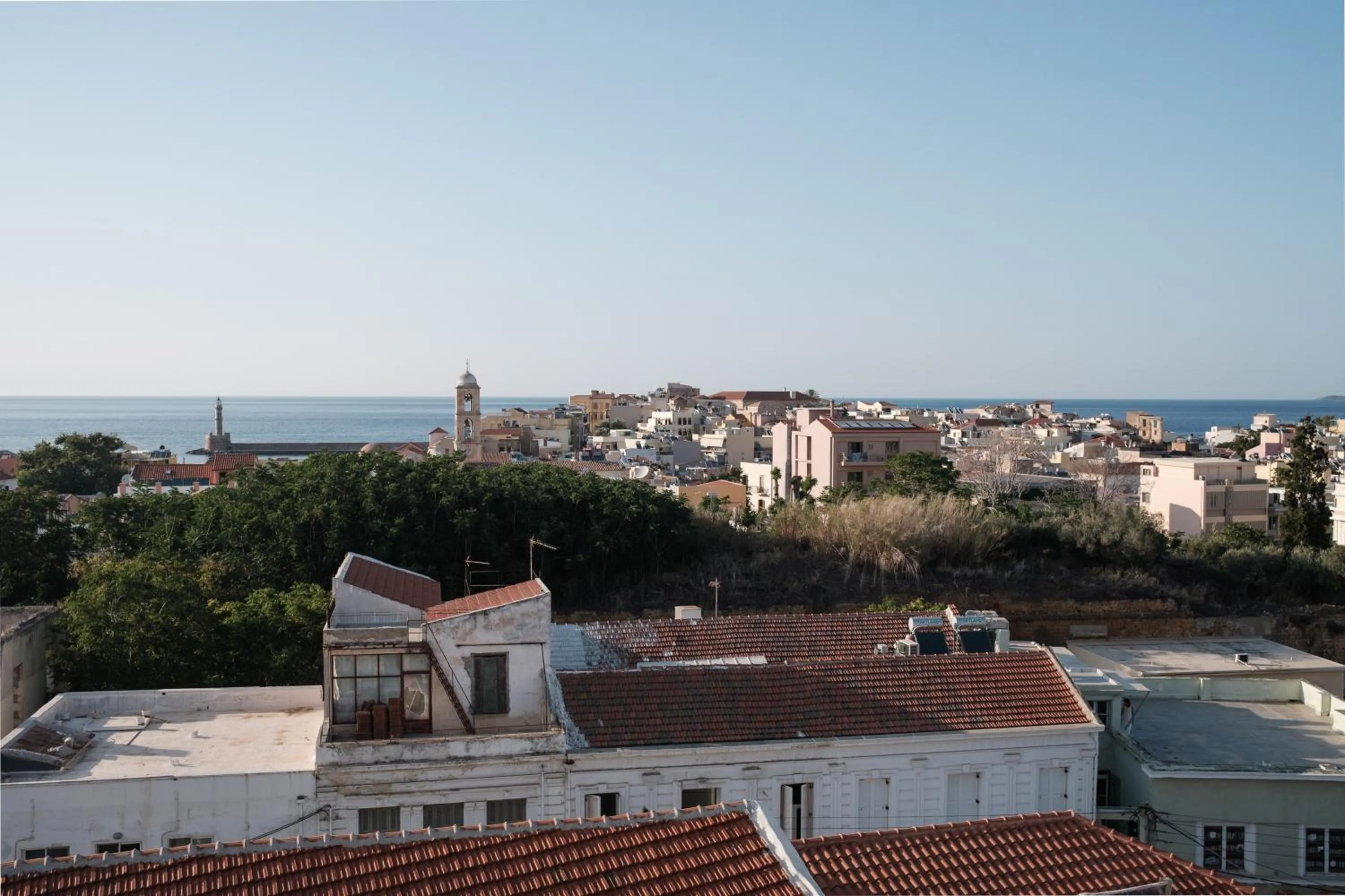 Sky-High Central Penthouse w. Stunning Views - 03