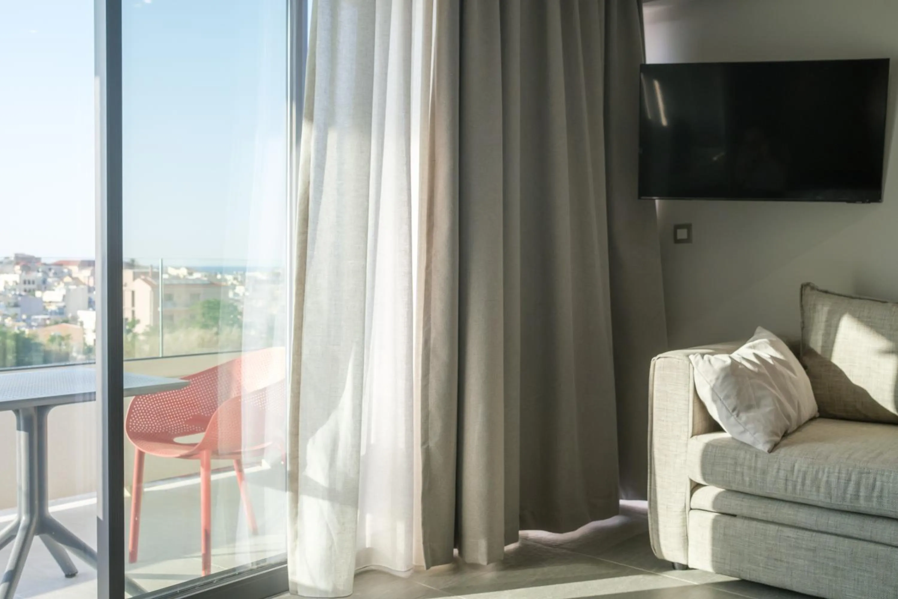 Sky-High Central Penthouse w. Stunning Views - 03