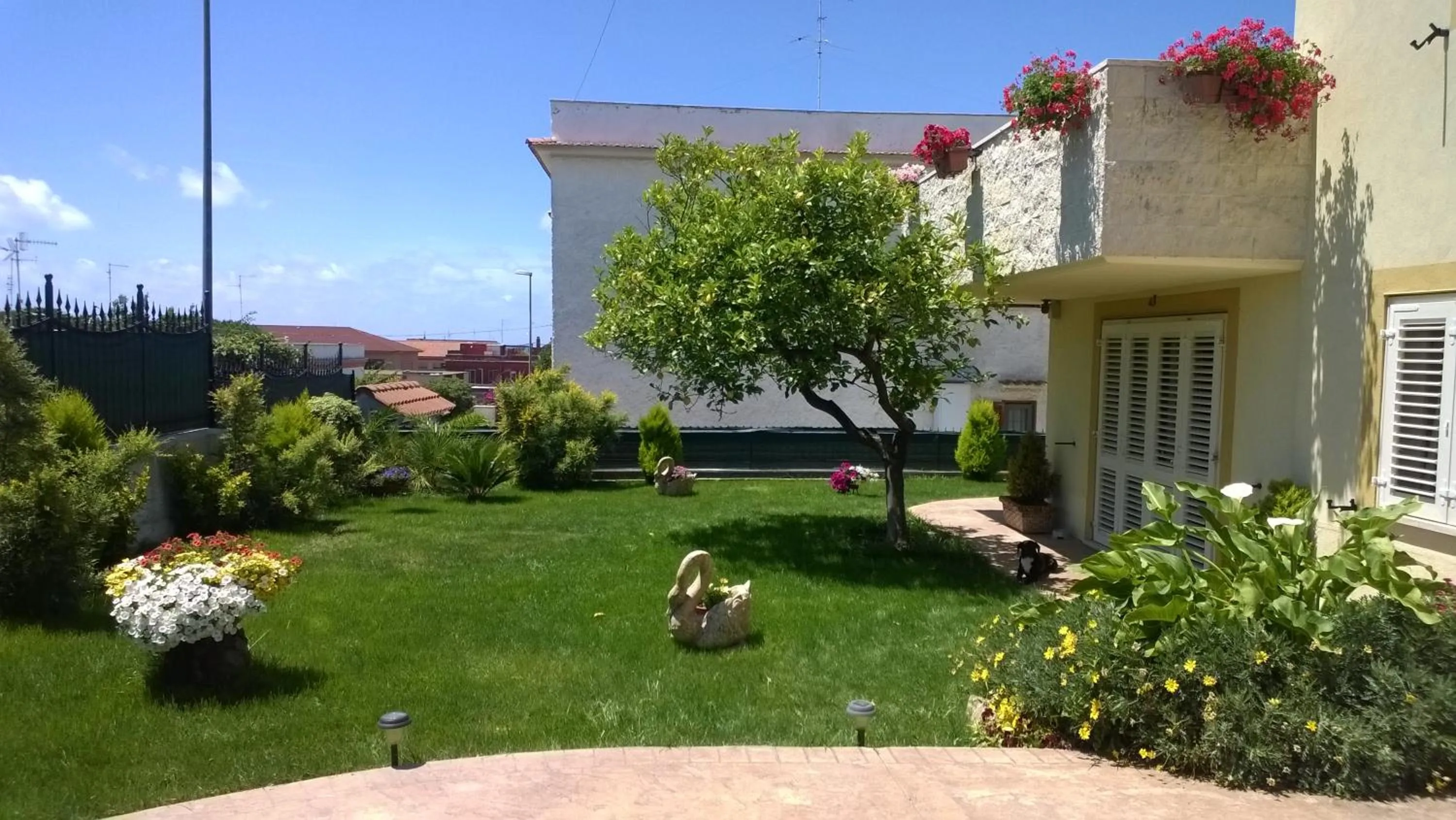 Garden view in Bed and Breakfast Angolo Fiorito