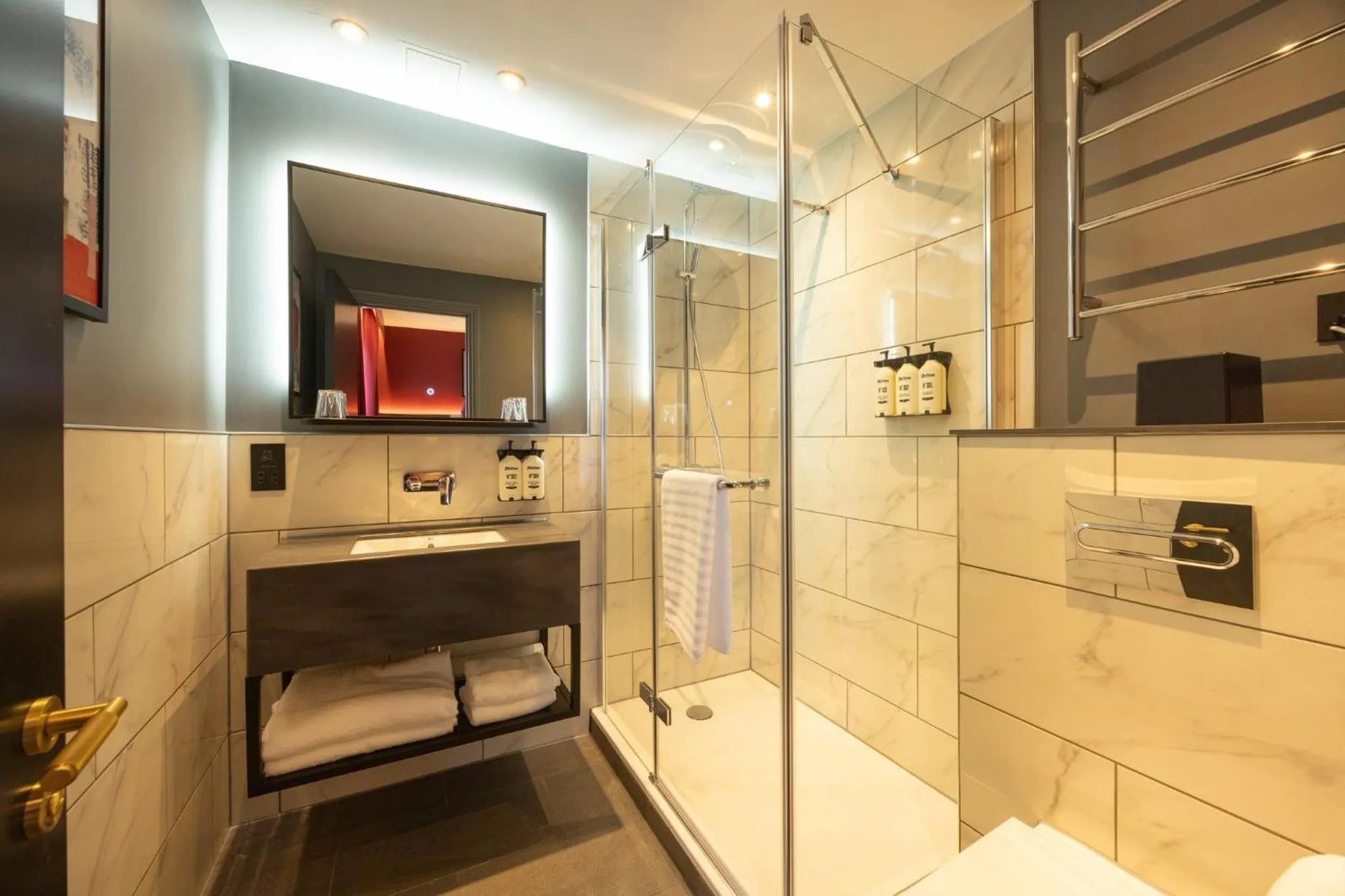 Bathroom in Hotel Indigo Leeds by IHG