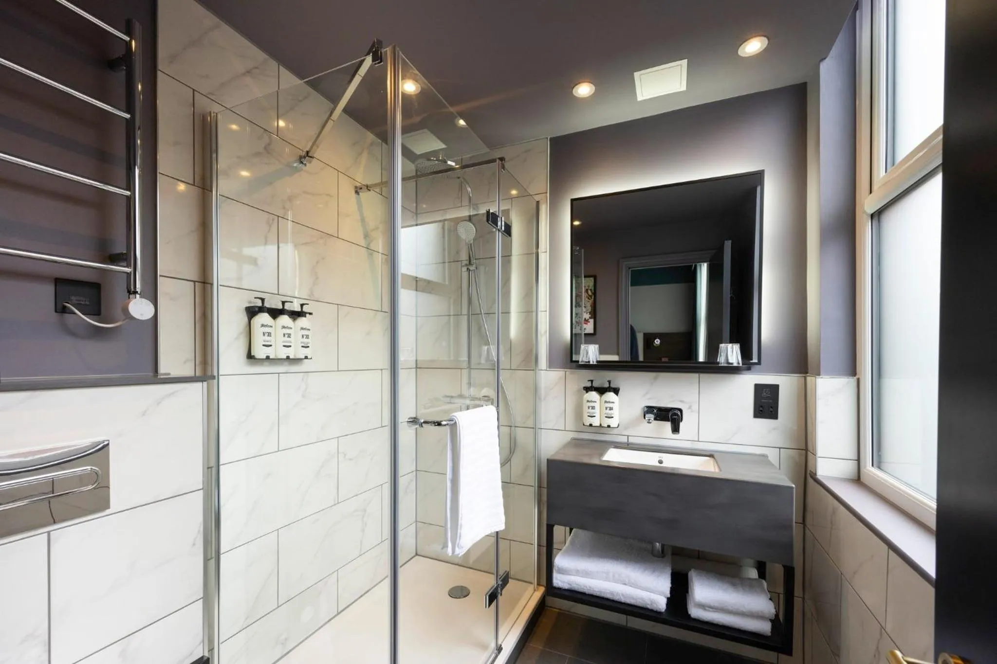 Bathroom in Hotel Indigo Leeds by IHG