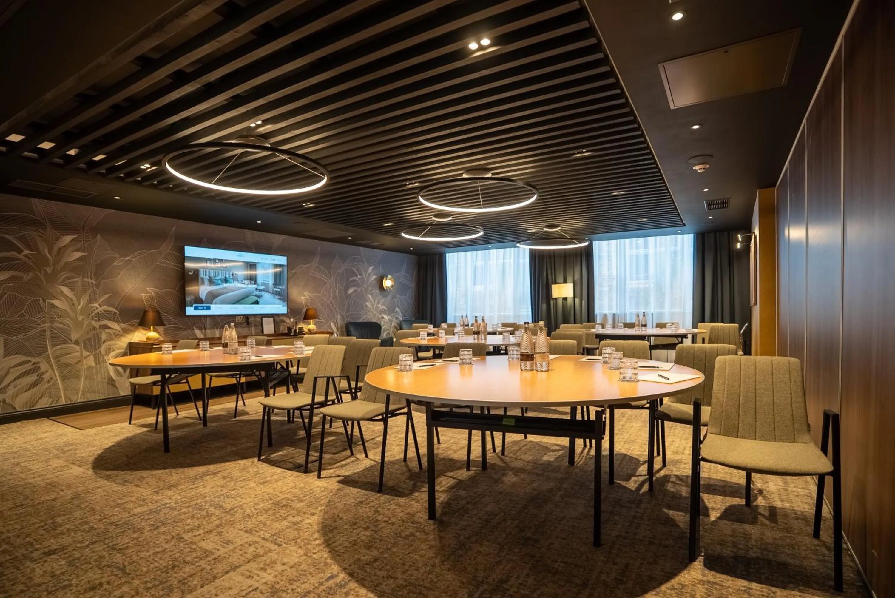 Meeting/conference room in Hotel Indigo Leeds by IHG