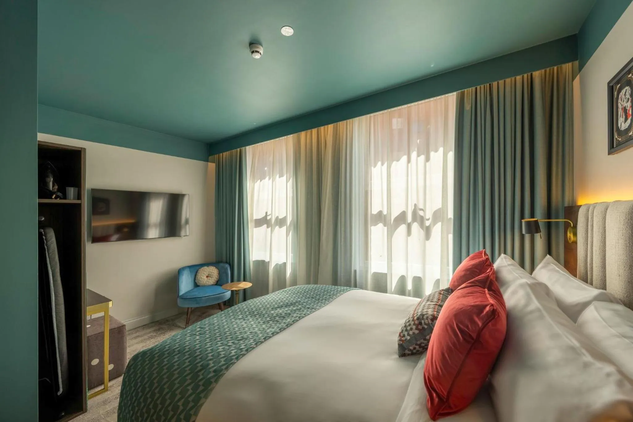 Photo of the whole room, Bed in Hotel Indigo Leeds by IHG