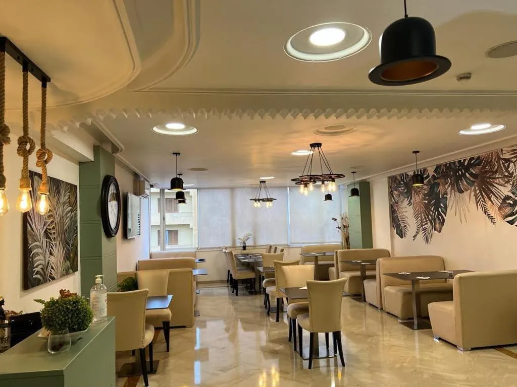 Restaurant/places to eat in Hôtel Belle Vue et Spa