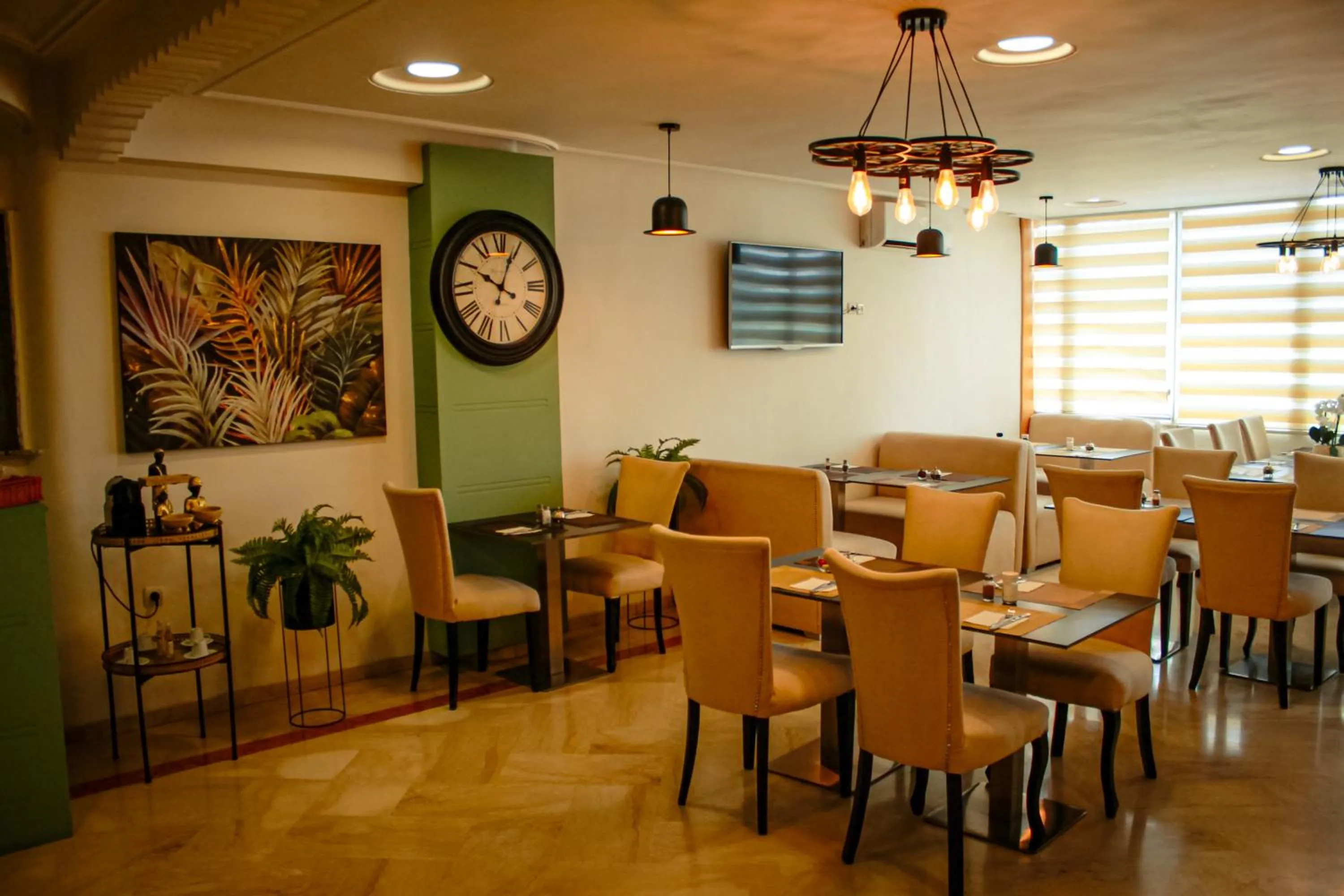 Restaurant/places to eat in Hôtel Belle Vue et Spa