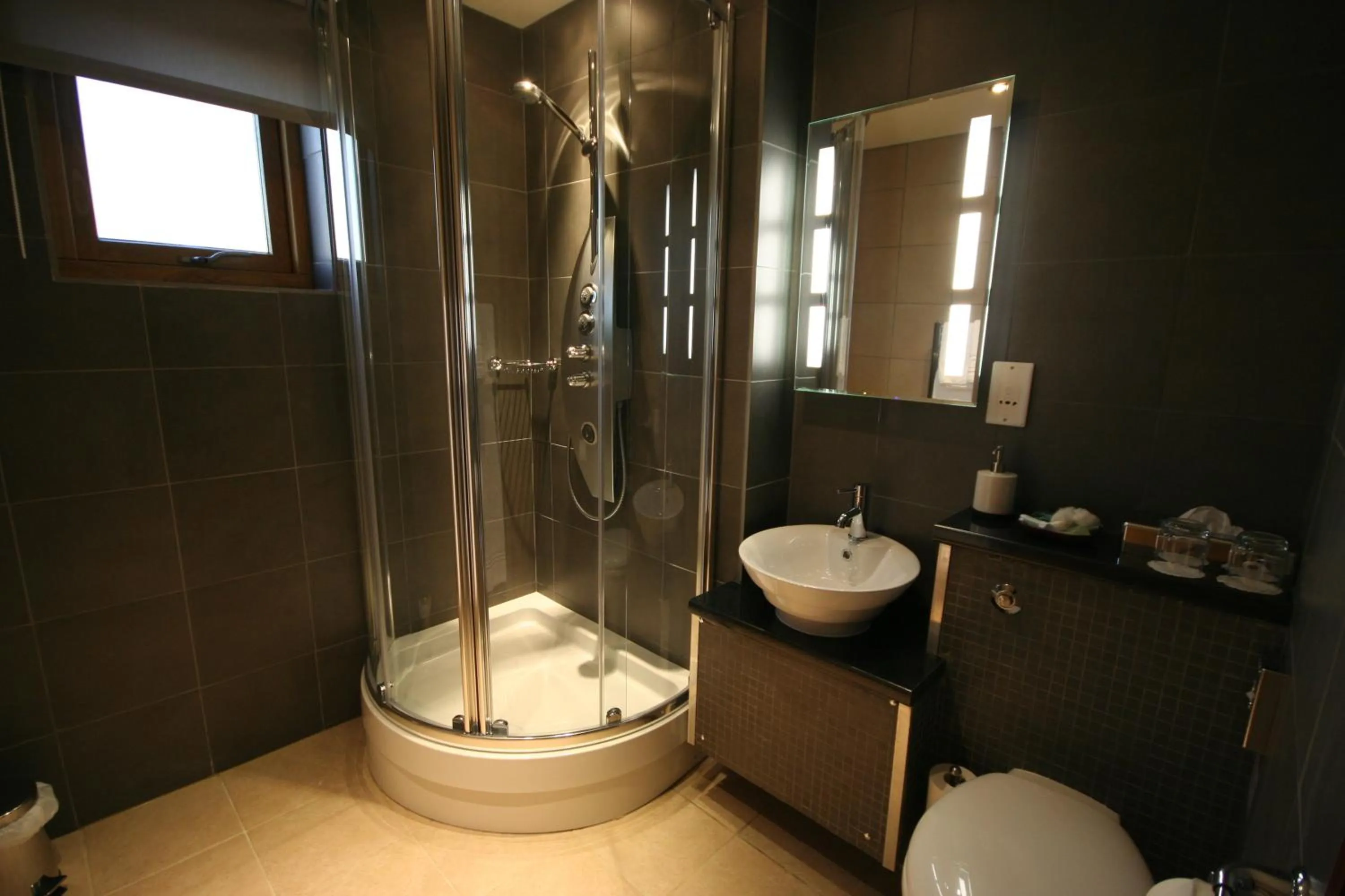 Bathroom in Three Horseshoes Country Inn