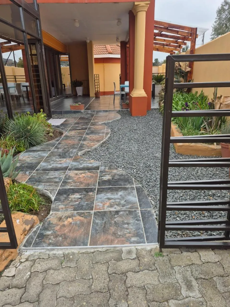 Jate Guest House
