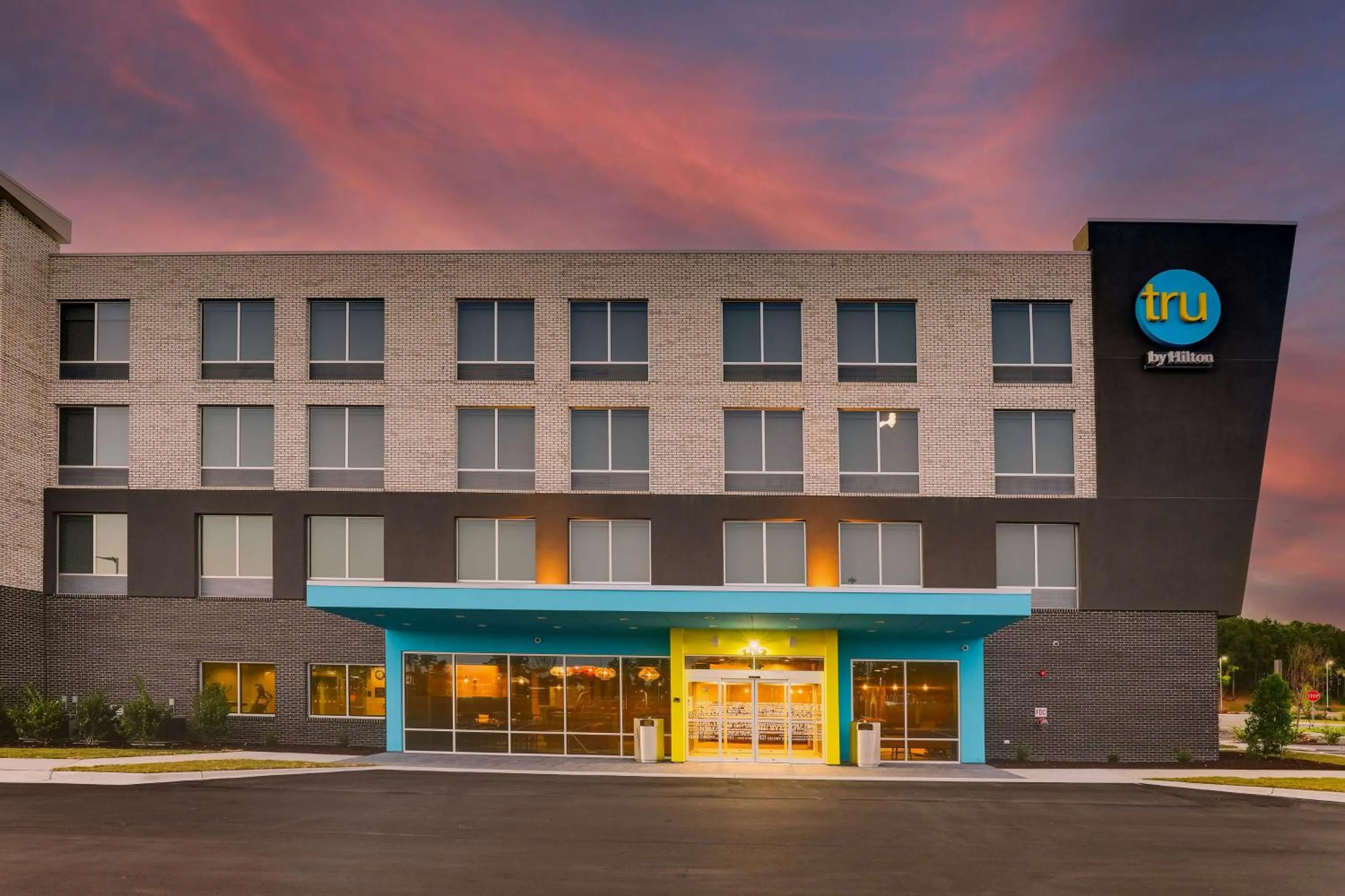 Property building in Tru By Hilton Leland Wilmington