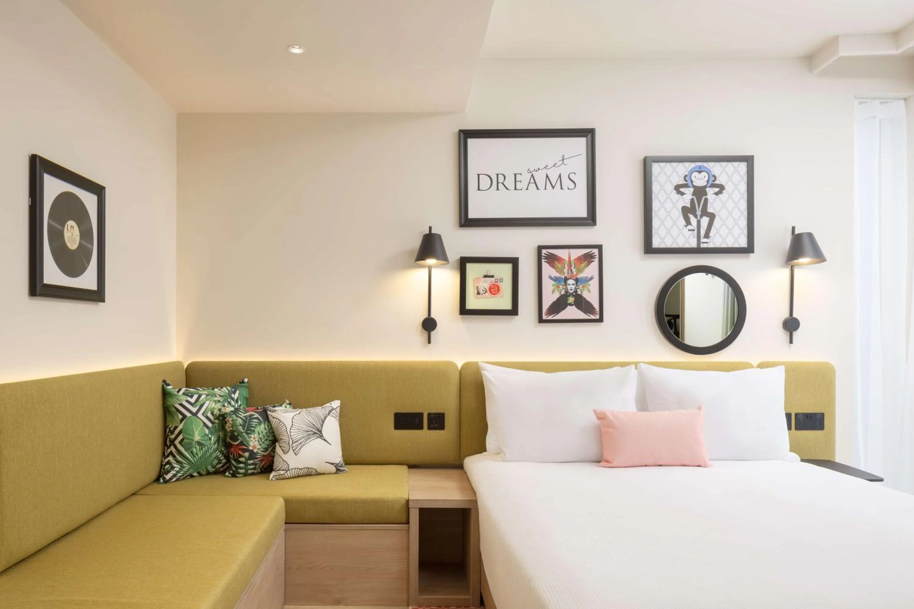 Living room, Bed in Hampton By Hilton London Old Street