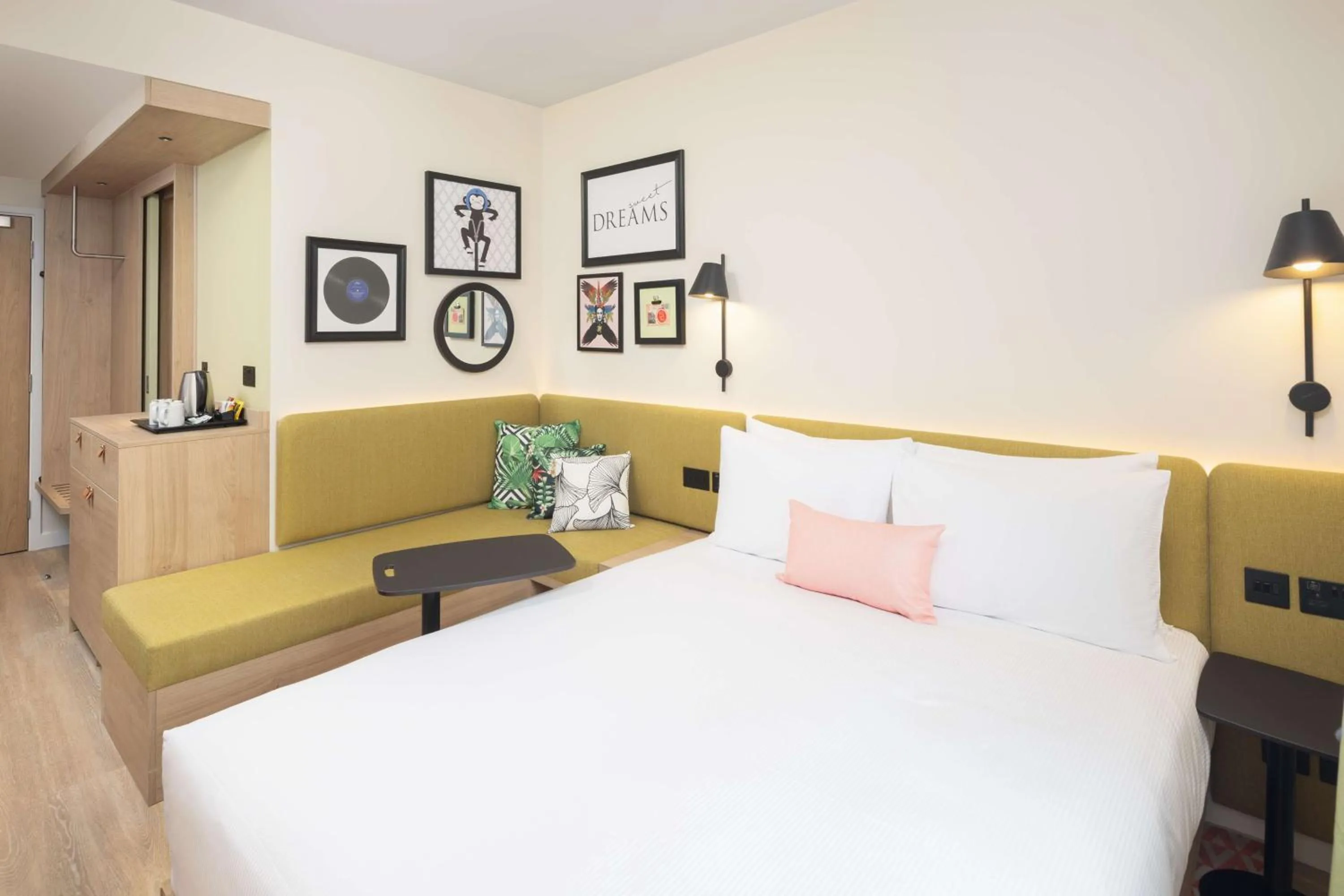 Living room, Bed in Hampton By Hilton London Old Street