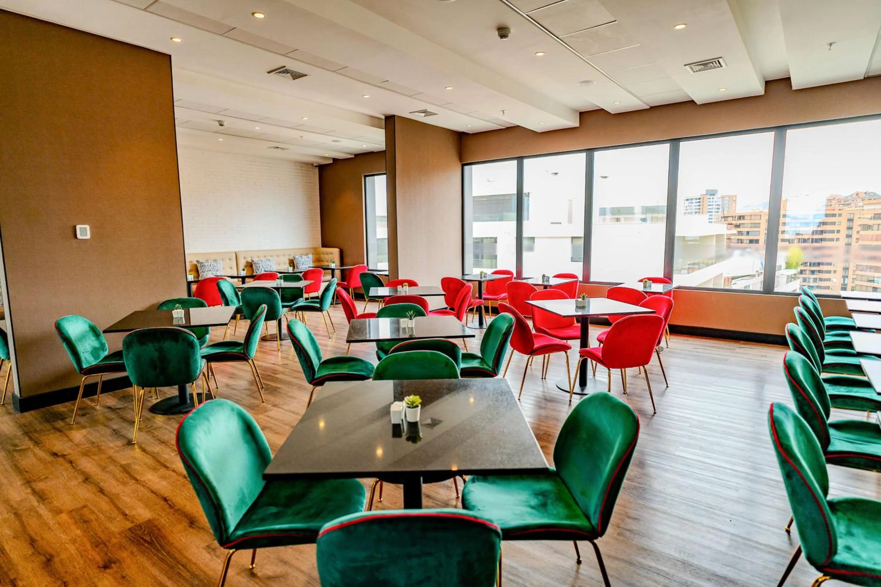 Restaurant/places to eat in Hampton By Hilton Santiago Las Condes