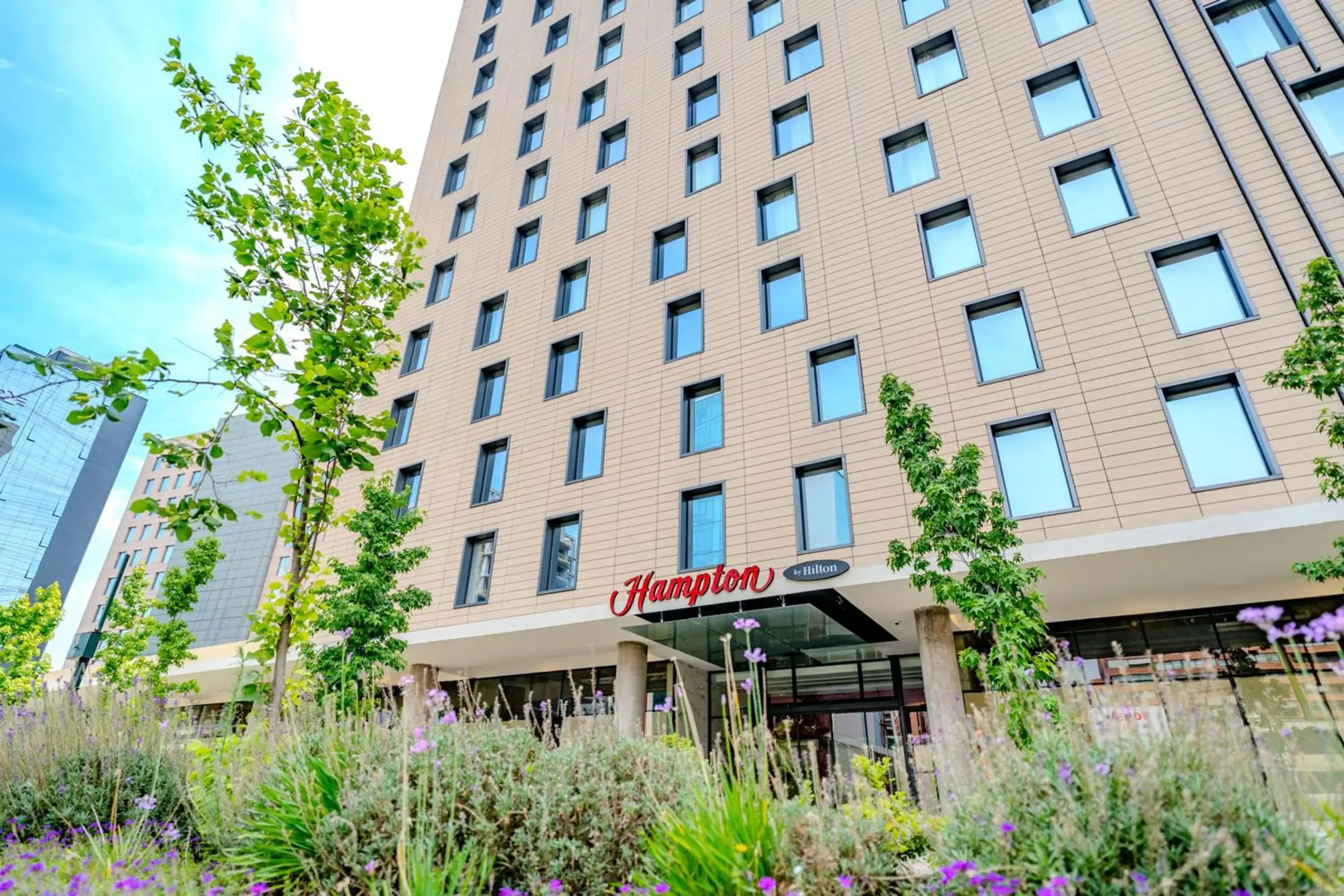 Property building in Hampton By Hilton Santiago Las Condes Property building in Hampton By Hilton Santiago Las Condes