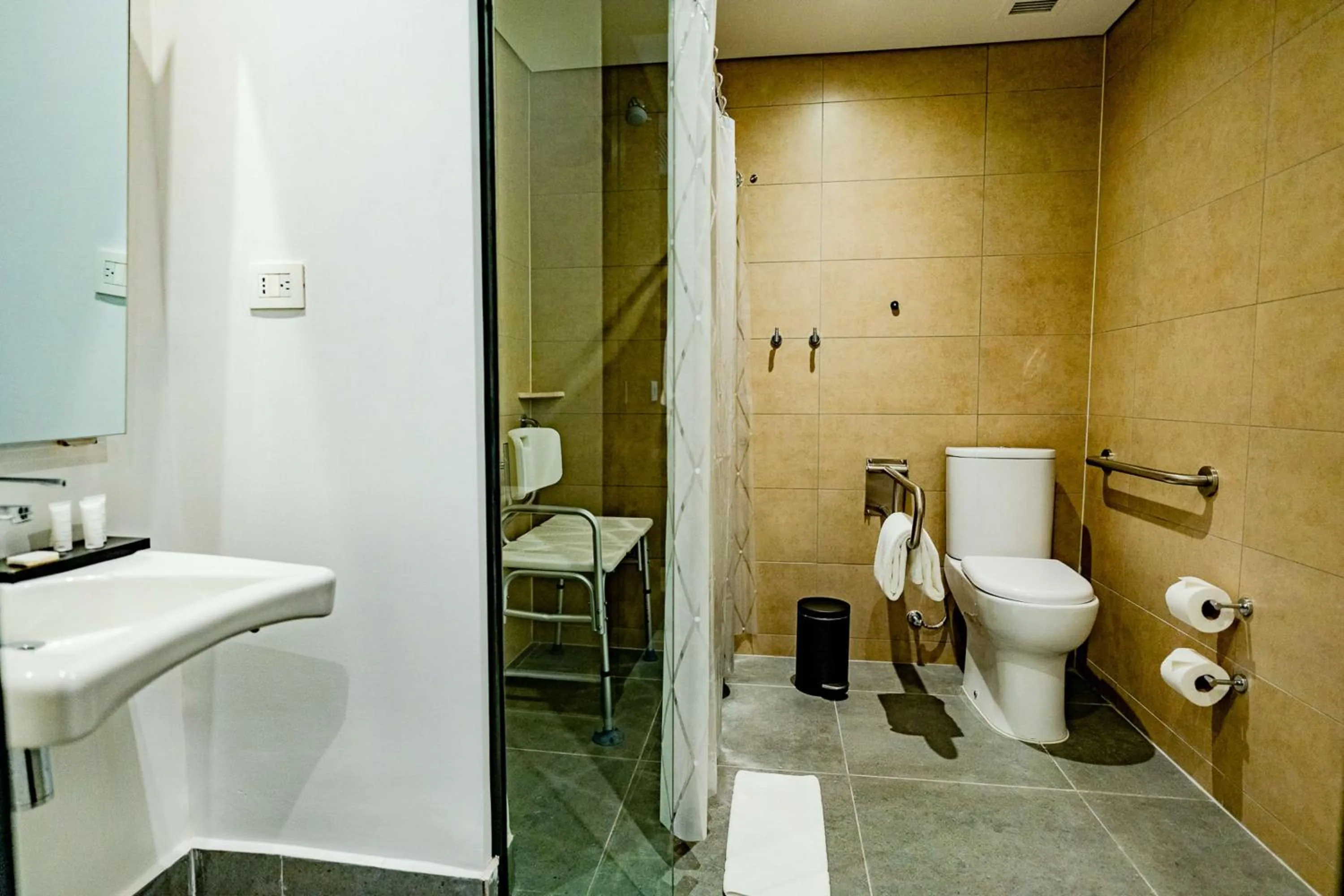 Shower in Hampton By Hilton Santiago Las Condes