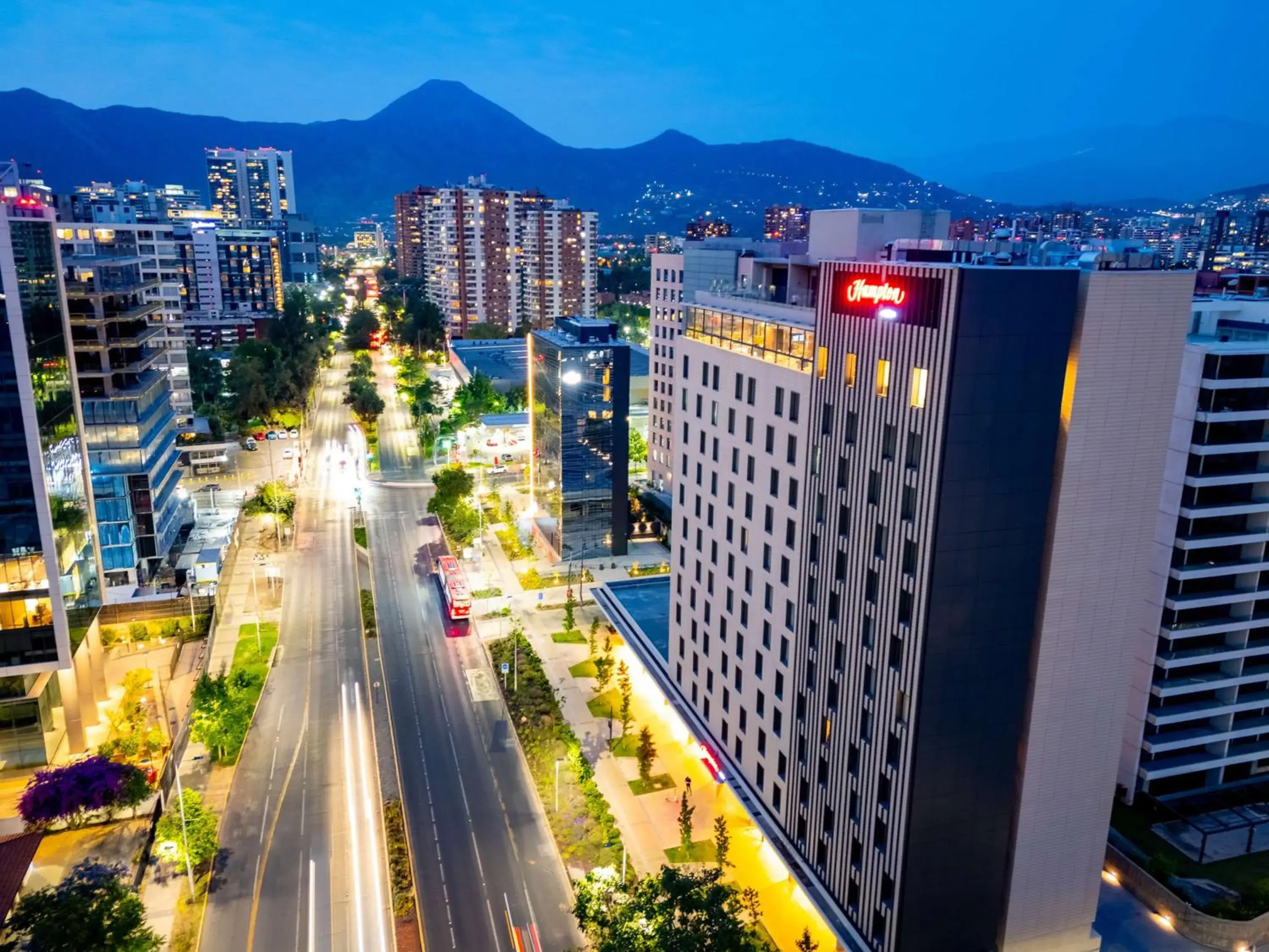 Property building in Hampton By Hilton Santiago Las Condes Property building in Hampton By Hilton Santiago Las Condes