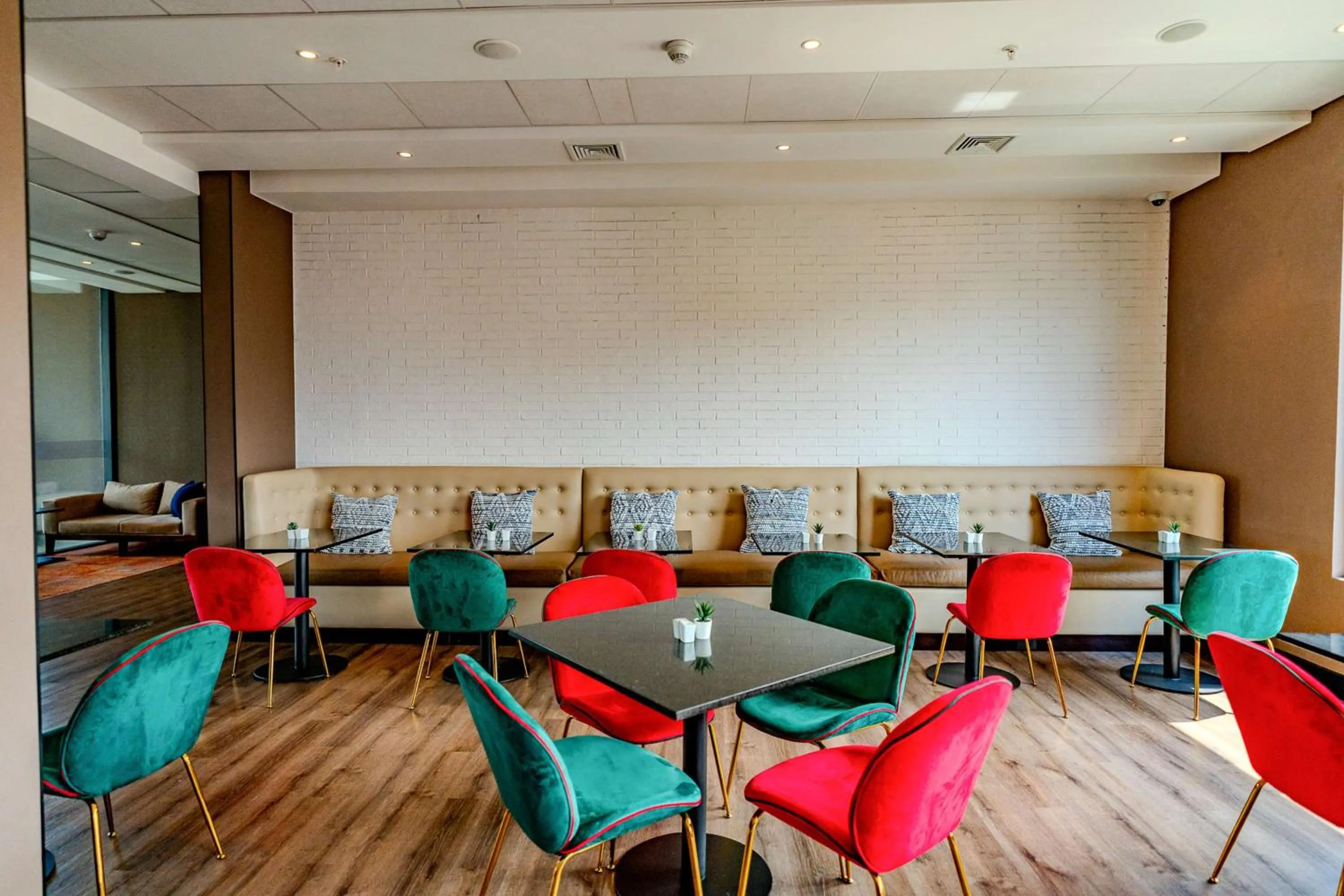 Restaurant/places to eat in Hampton By Hilton Santiago Las Condes