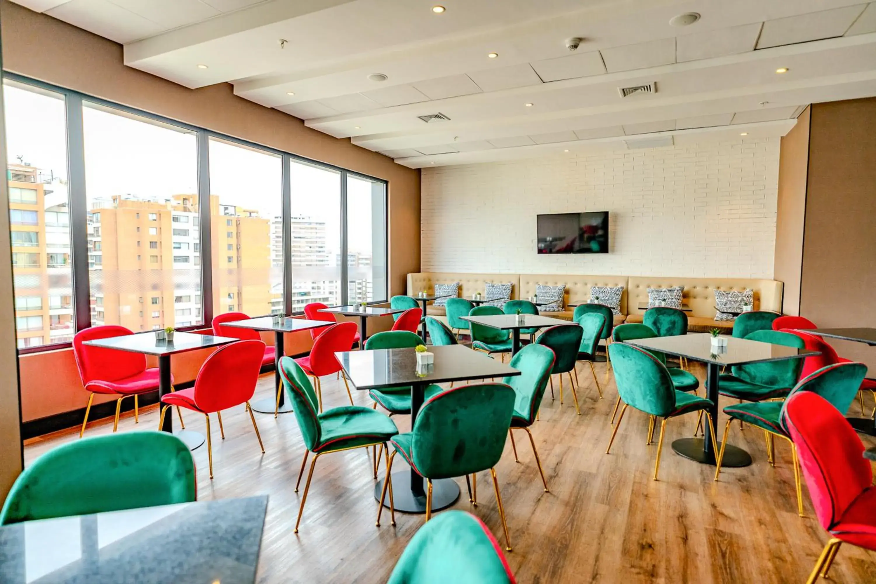 Restaurant/places to eat in Hampton By Hilton Santiago Las Condes Restaurant/places to eat in Hampton By Hilton Santiago Las Condes