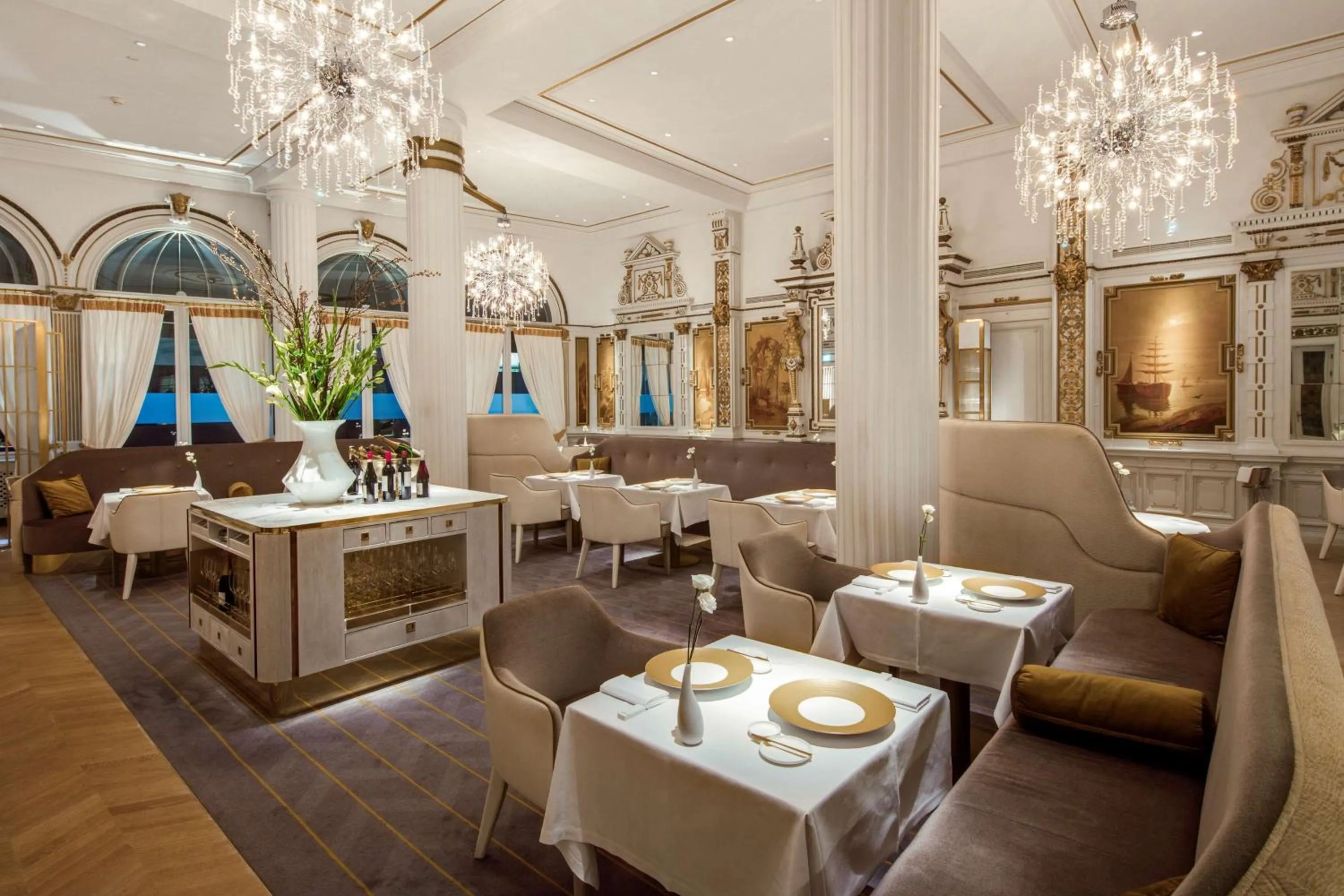 Bedroom in Anantara Grand Hotel Krasnapolsky Amsterdam