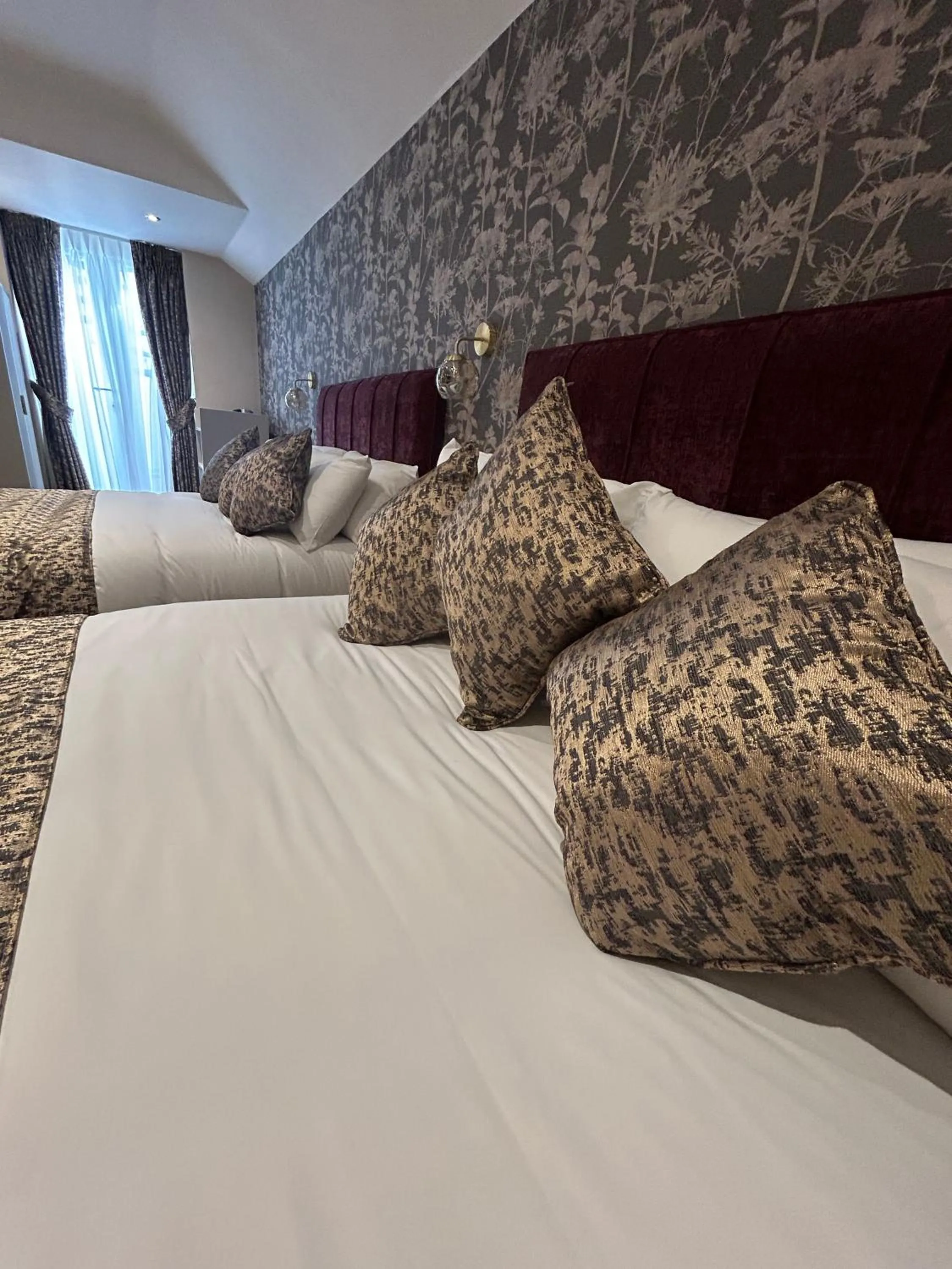 VIP, Bed in Reem Hotel