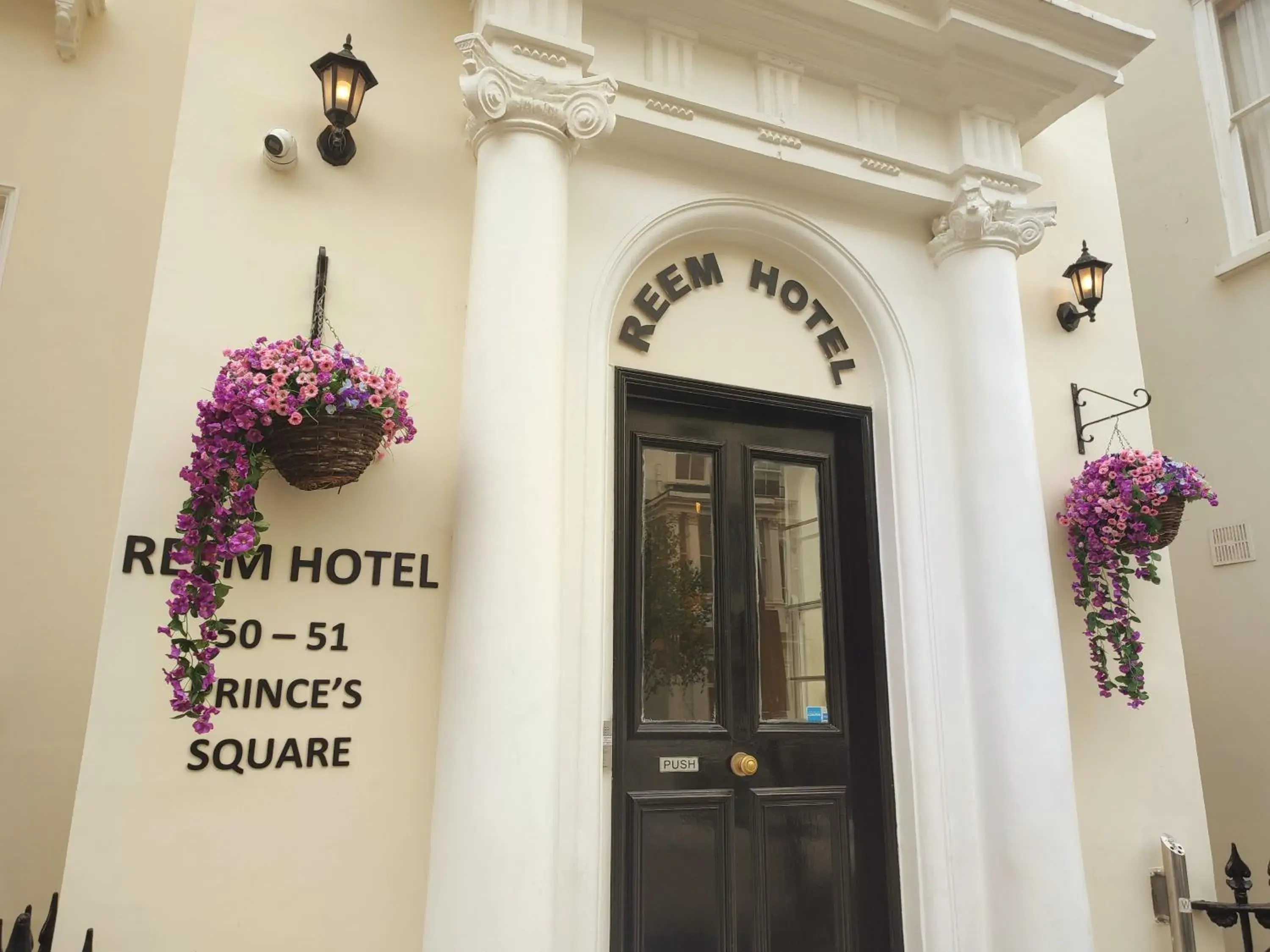 Property building in Reem Hotel Property building in Reem Hotel