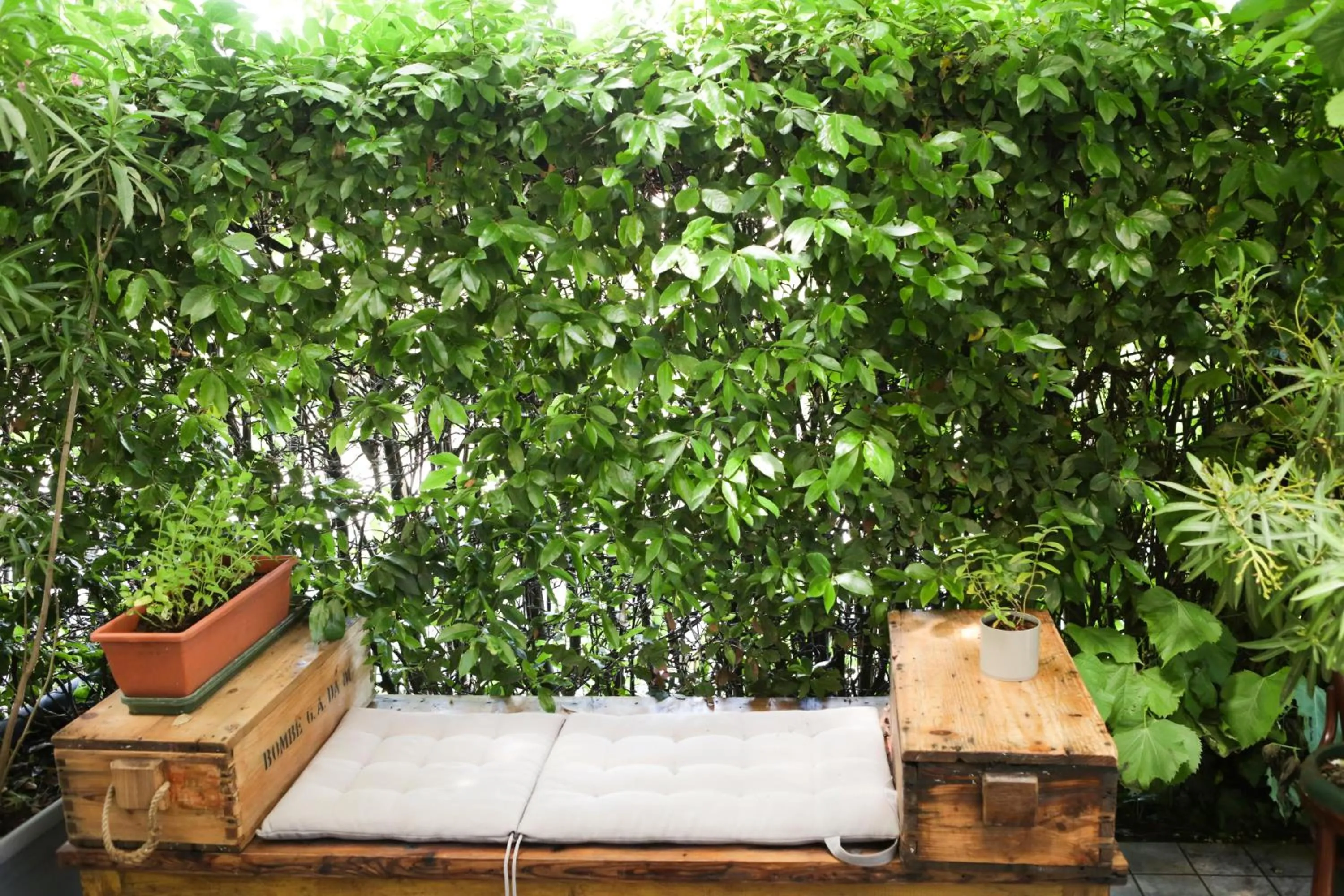 Patio in Ostello Meet Gardalake Hostel