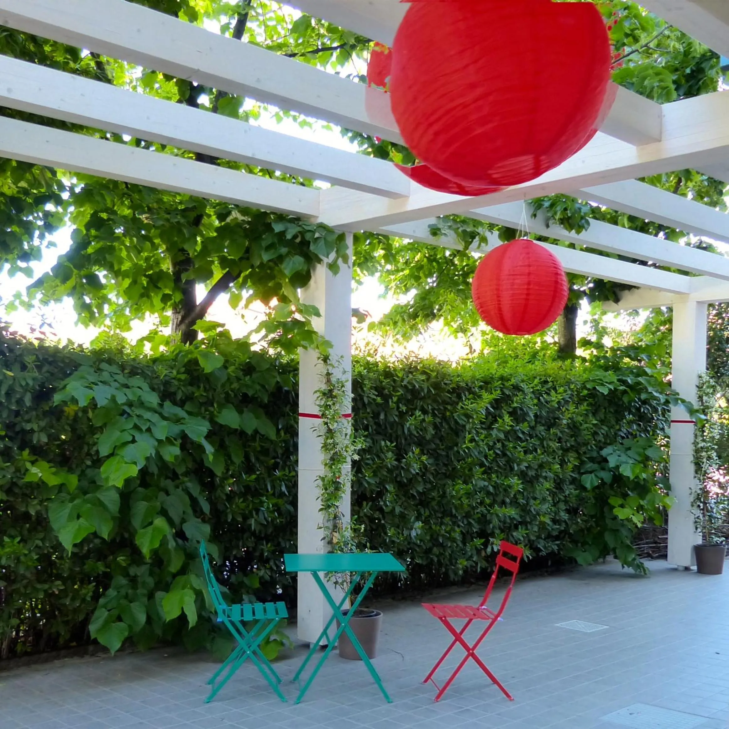 Patio in Ostello Meet Gardalake Hostel