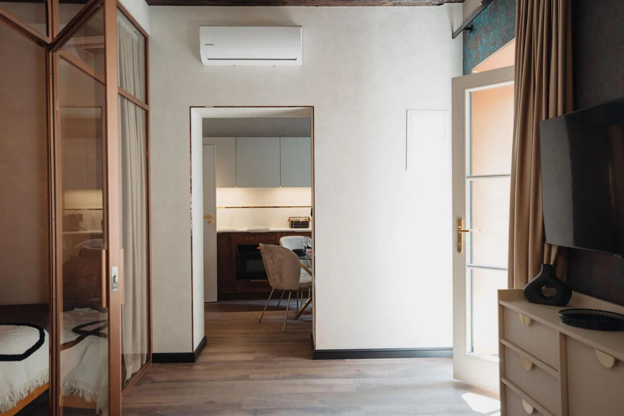 Photo of the whole room, Bed in Cu Residence - LoftAffair Spa Collection