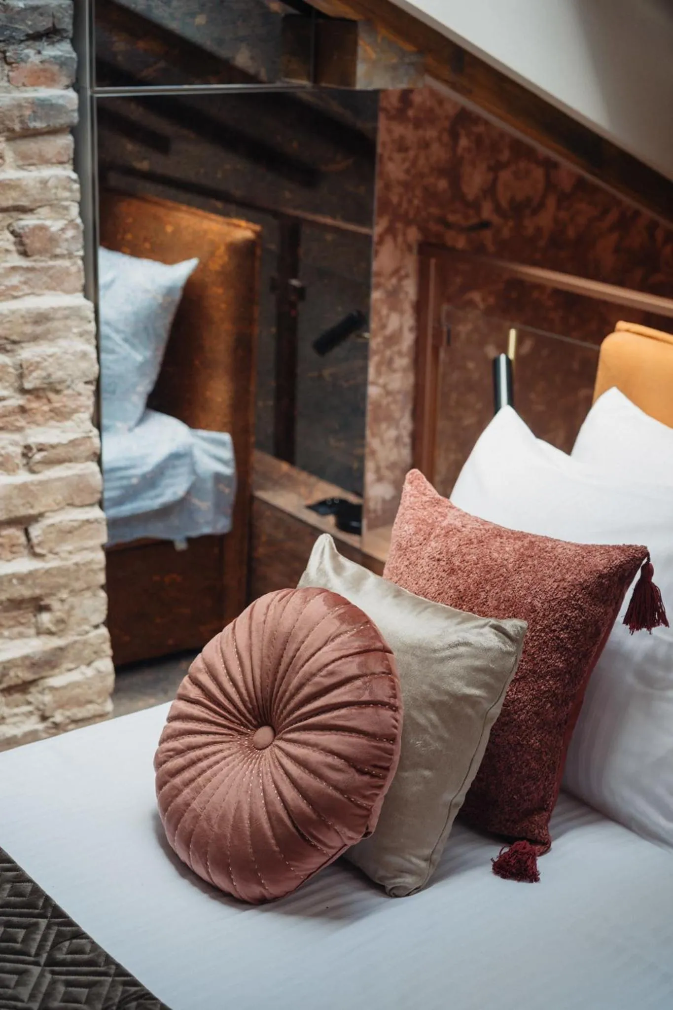 Bed in Cu Residence - LoftAffair Spa Collection