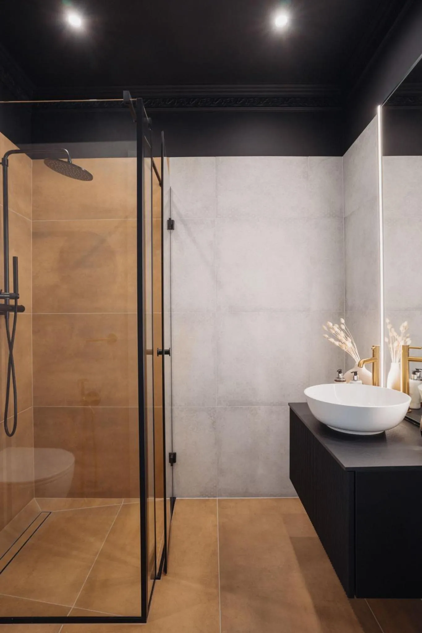 Shower in Cu Residence - LoftAffair Spa Collection