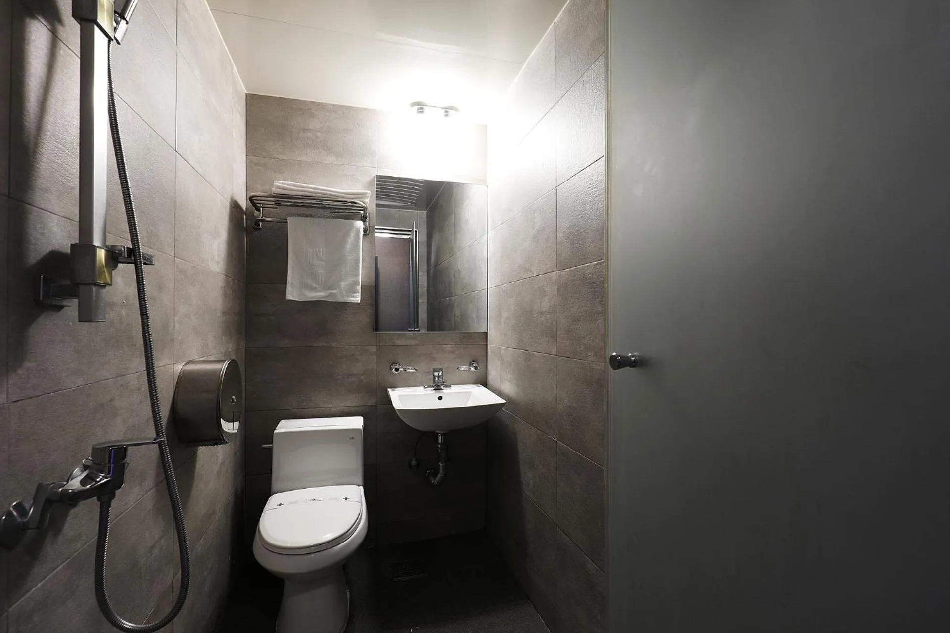 Shower in Carlton Hotel