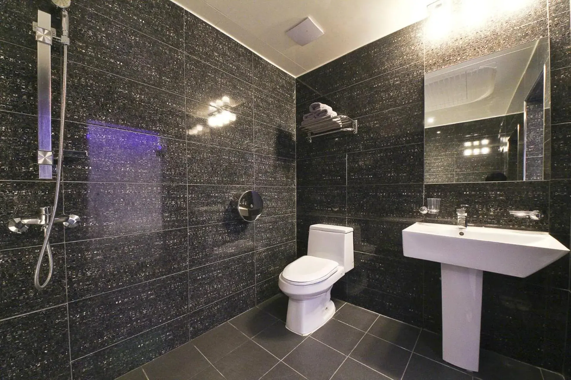 Deluxe Twin Room in Carlton Hotel Incheon Juan Spacious Rooms Renovated Free WiFi Deluxe Twin Room in Carlton Hotel Incheon Juan Spacious Rooms Renovated Free WiFi