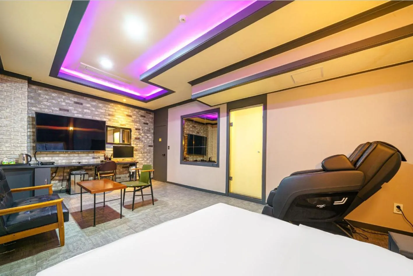 Bed in Carlton Hotel