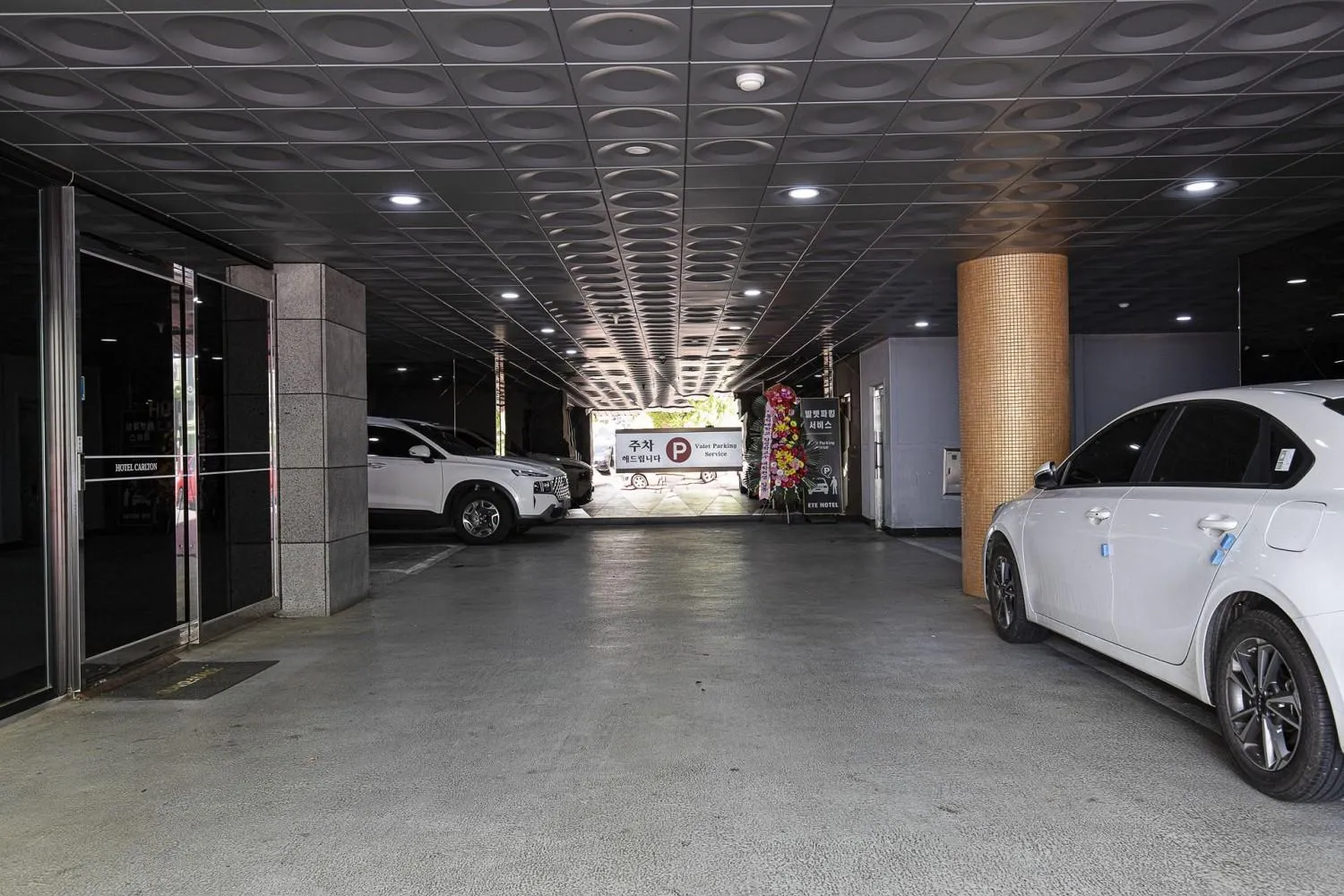 Parking in Carlton Hotel