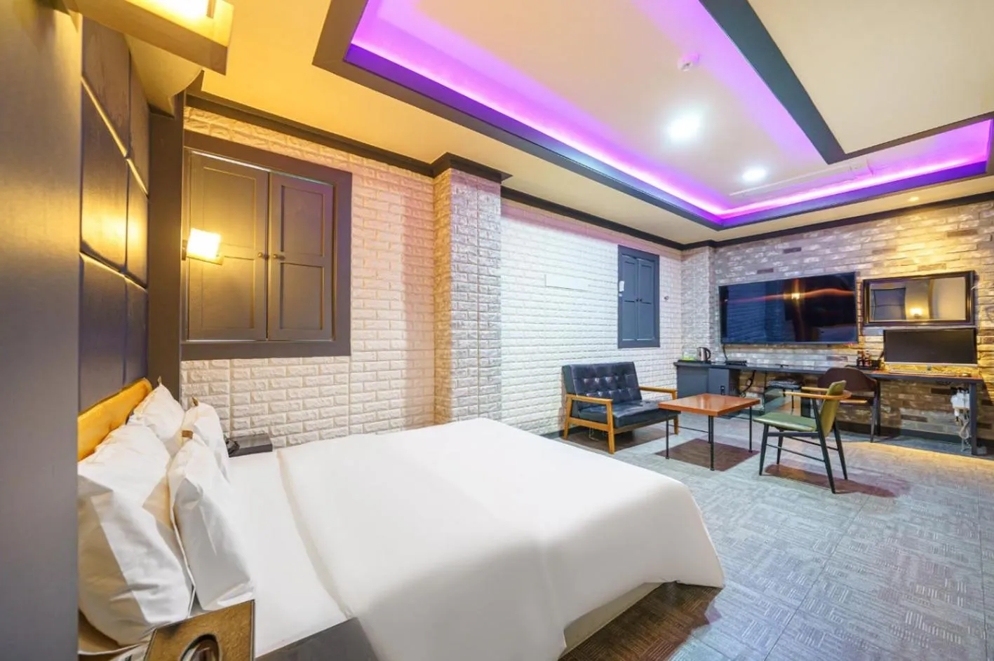 Bed in Carlton Hotel