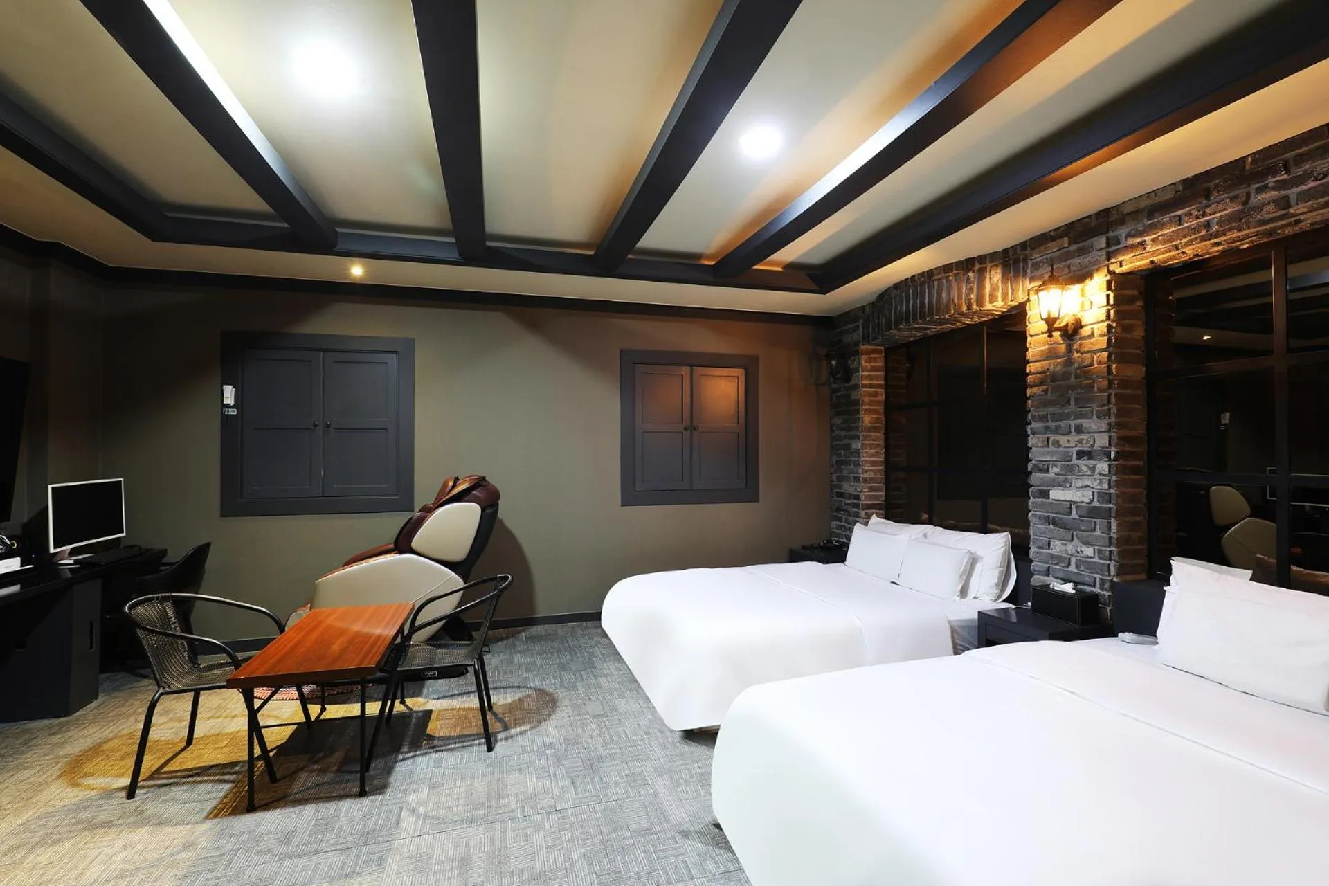 Bed in Carlton Hotel