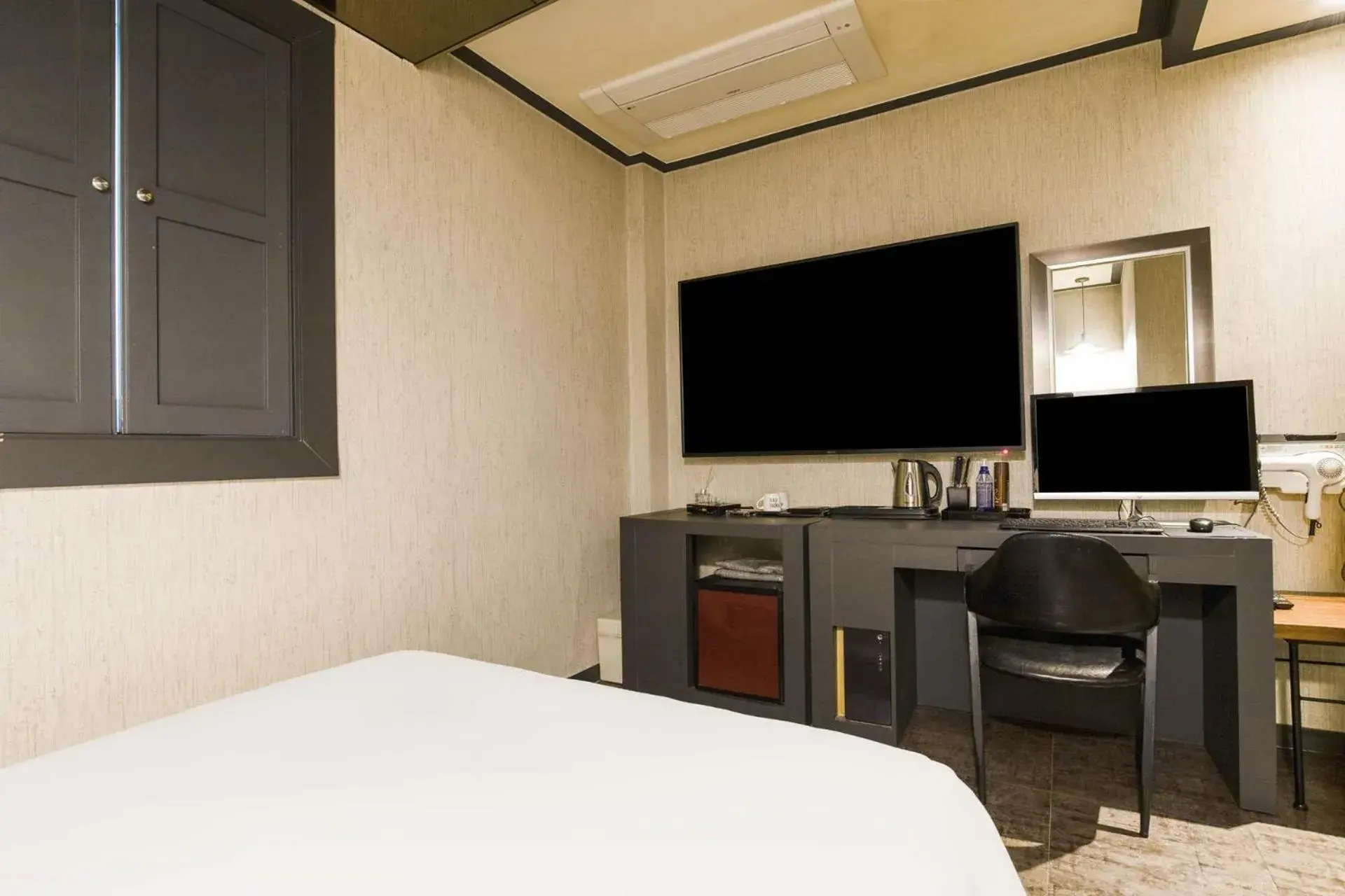 Standard Double Room in Carlton Hotel Standard Double Room in Carlton Hotel